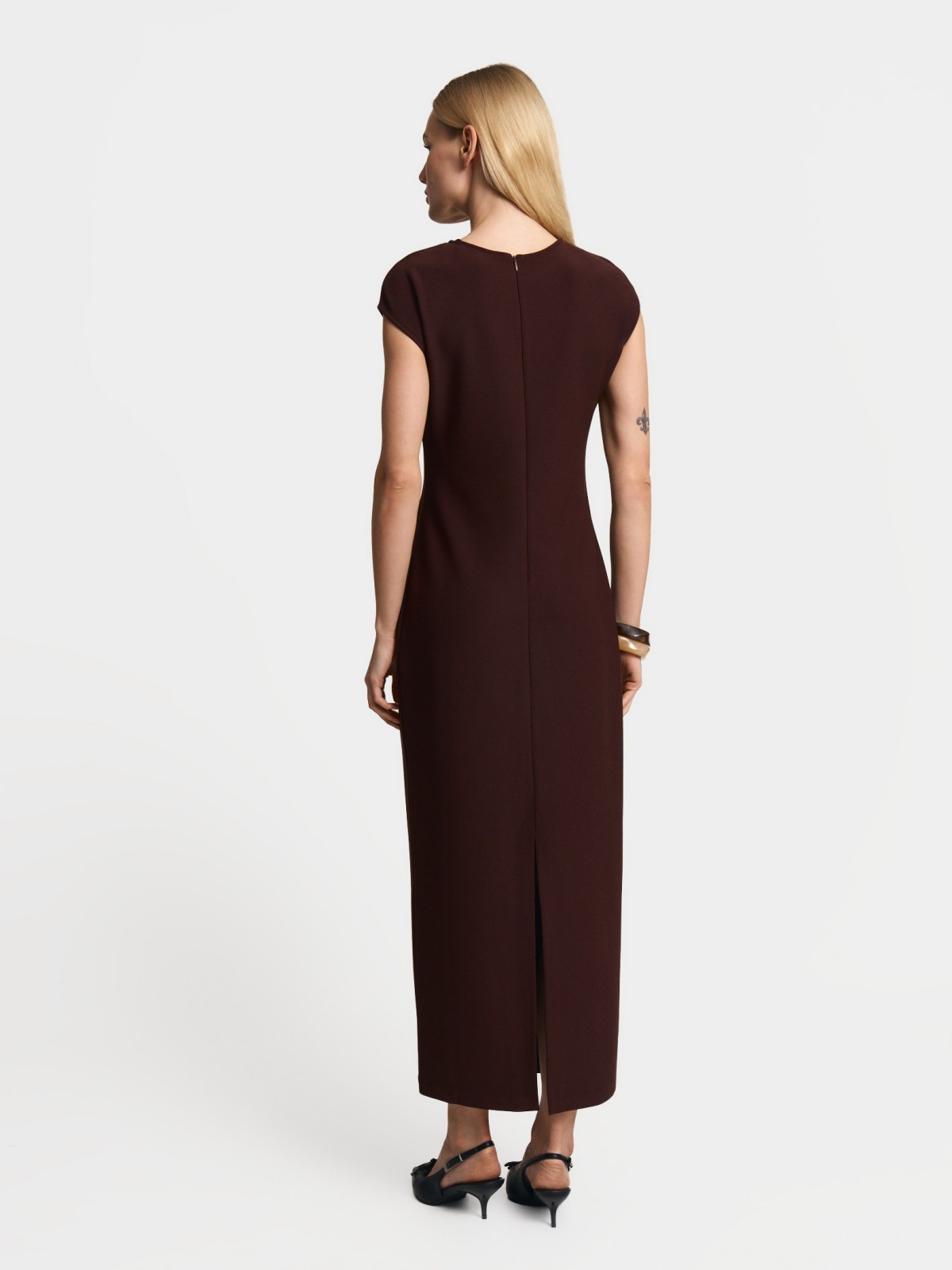 Платье макси без рукавов с разрезом