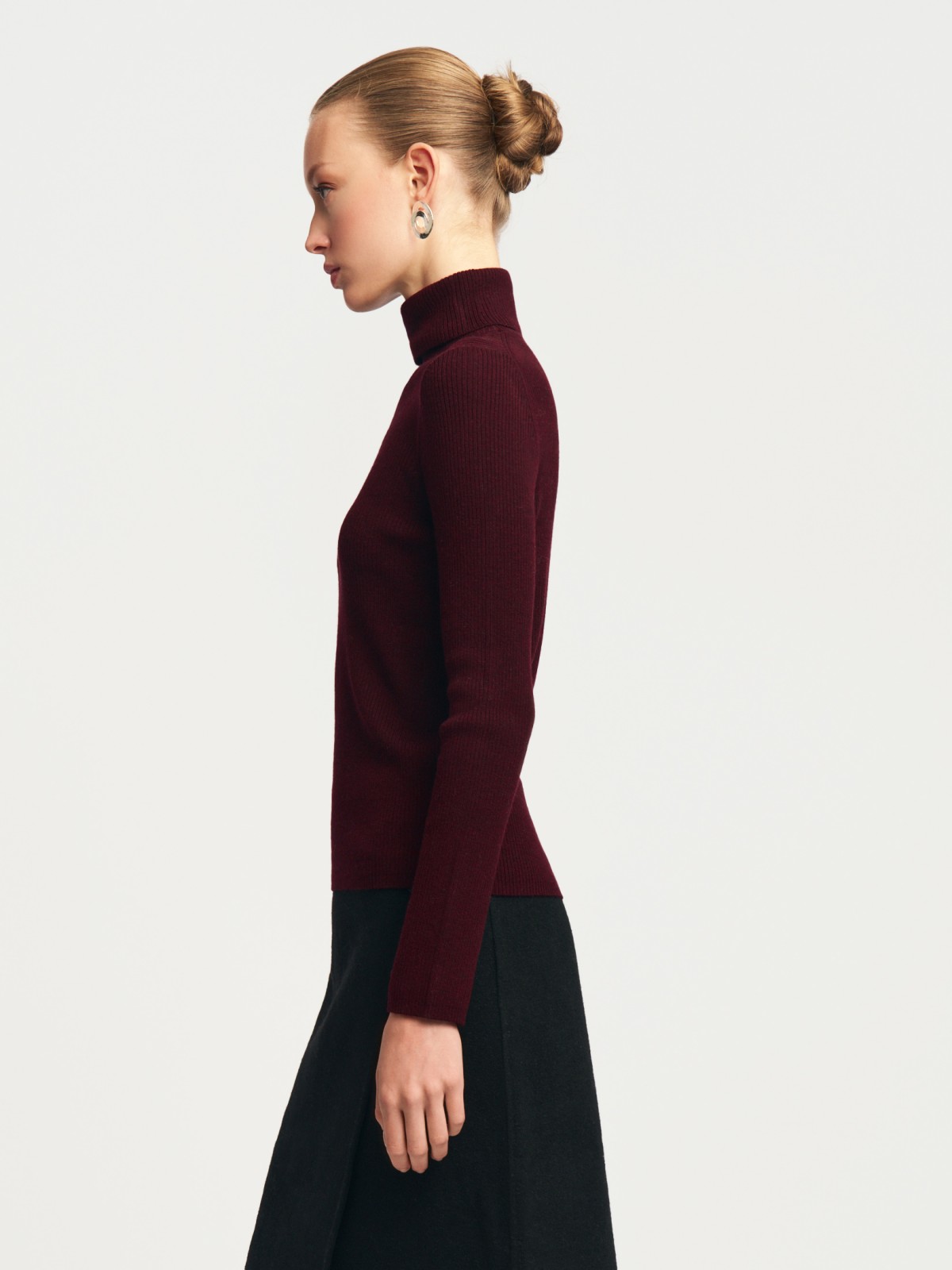 Шерстяной свитер-водолазка с горлом