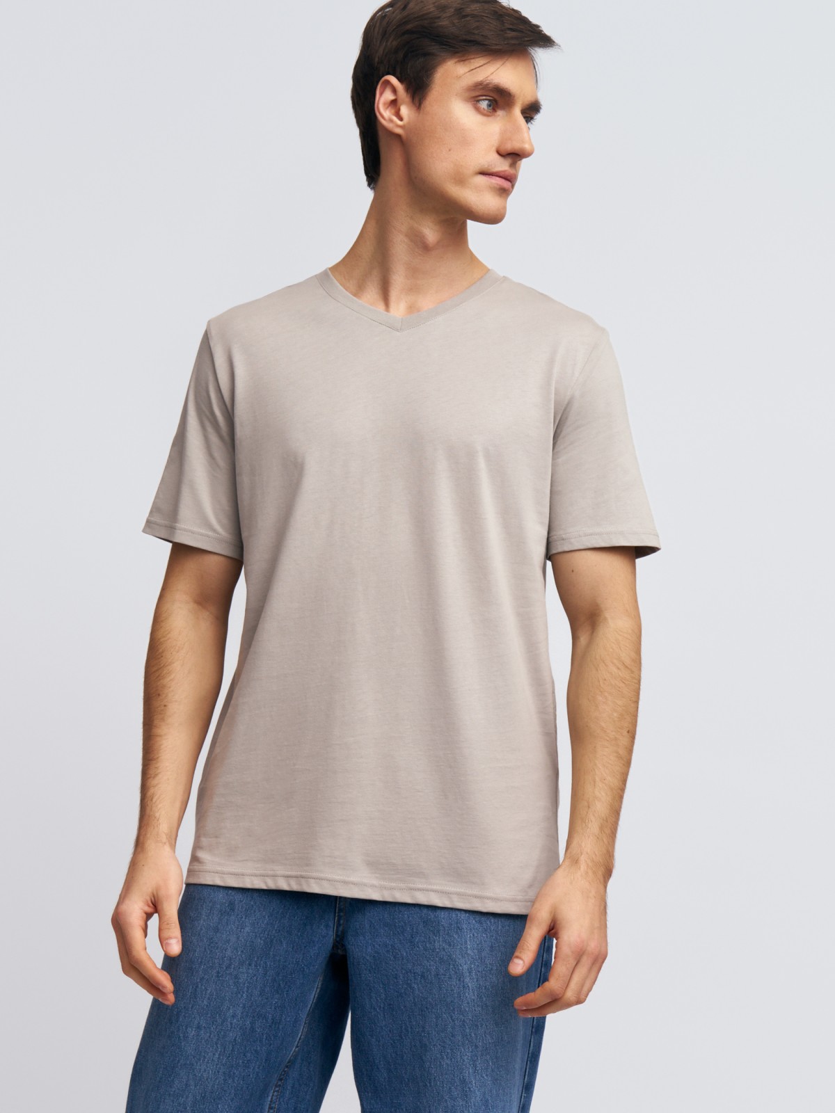 Футболка из хлопка с треугольным вырезом