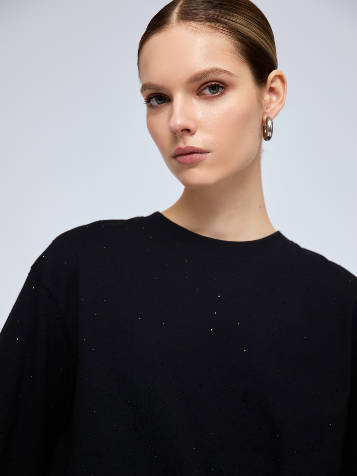 Футболка из хлопка со стразами