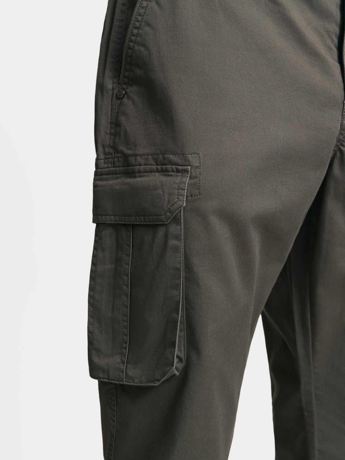 Брюки из хлопка с карманами карго и ремнём