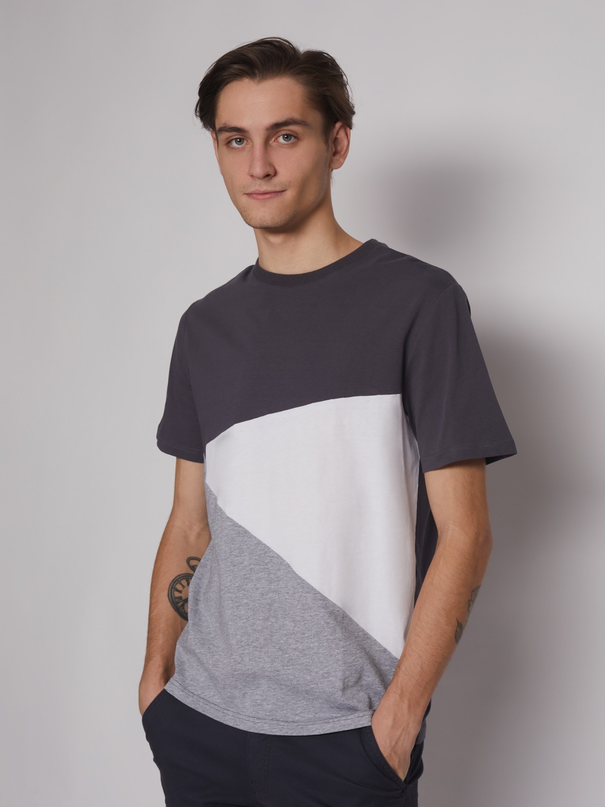 Футболка в стиле color blocking