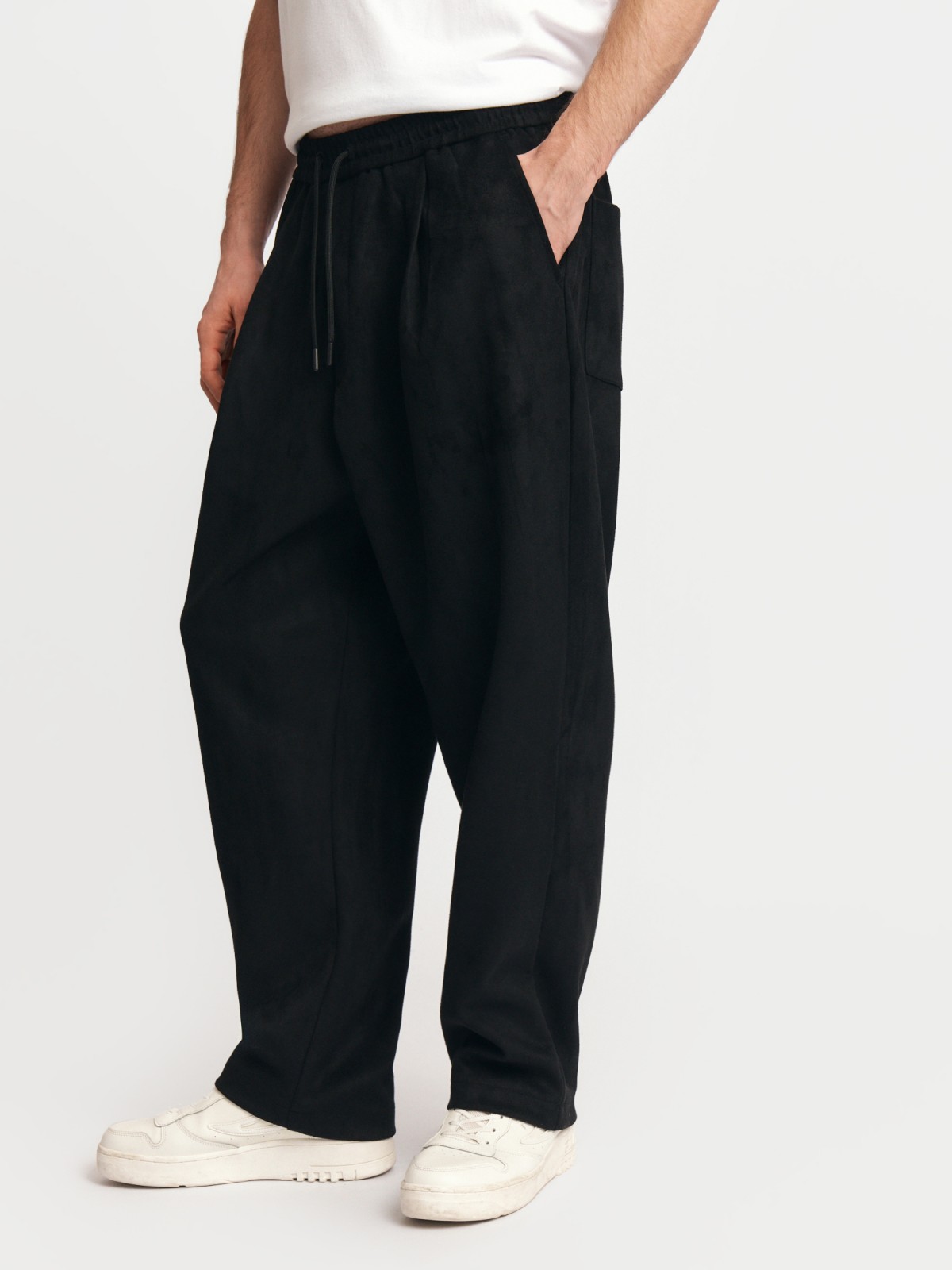 Брюки-джоггеры из экозамши