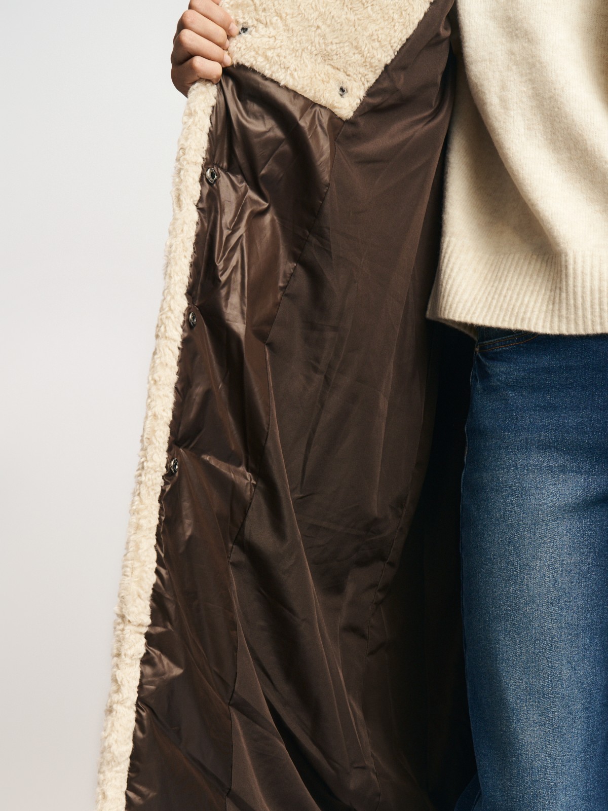 Тёплая стёганая куртка-пальто с отложным воротником и поясом