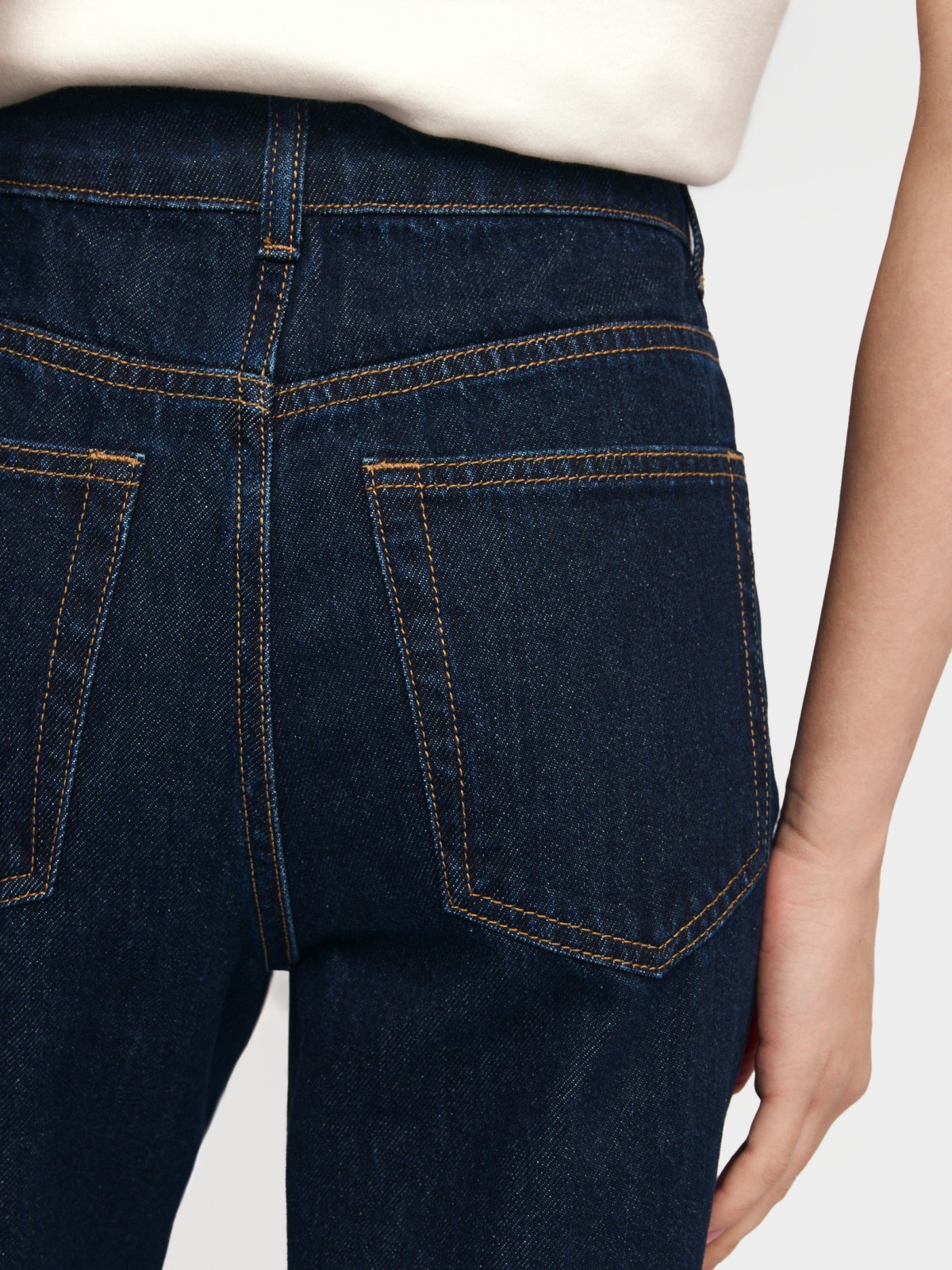 Прямые джинсы с высокой посадкой и отворотами