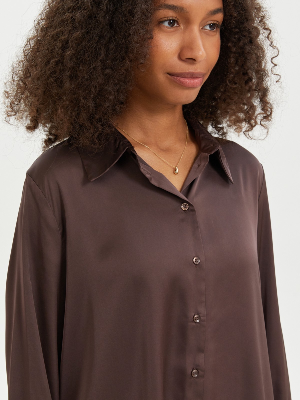 Атласная прямая рубашка с длинным рукавом