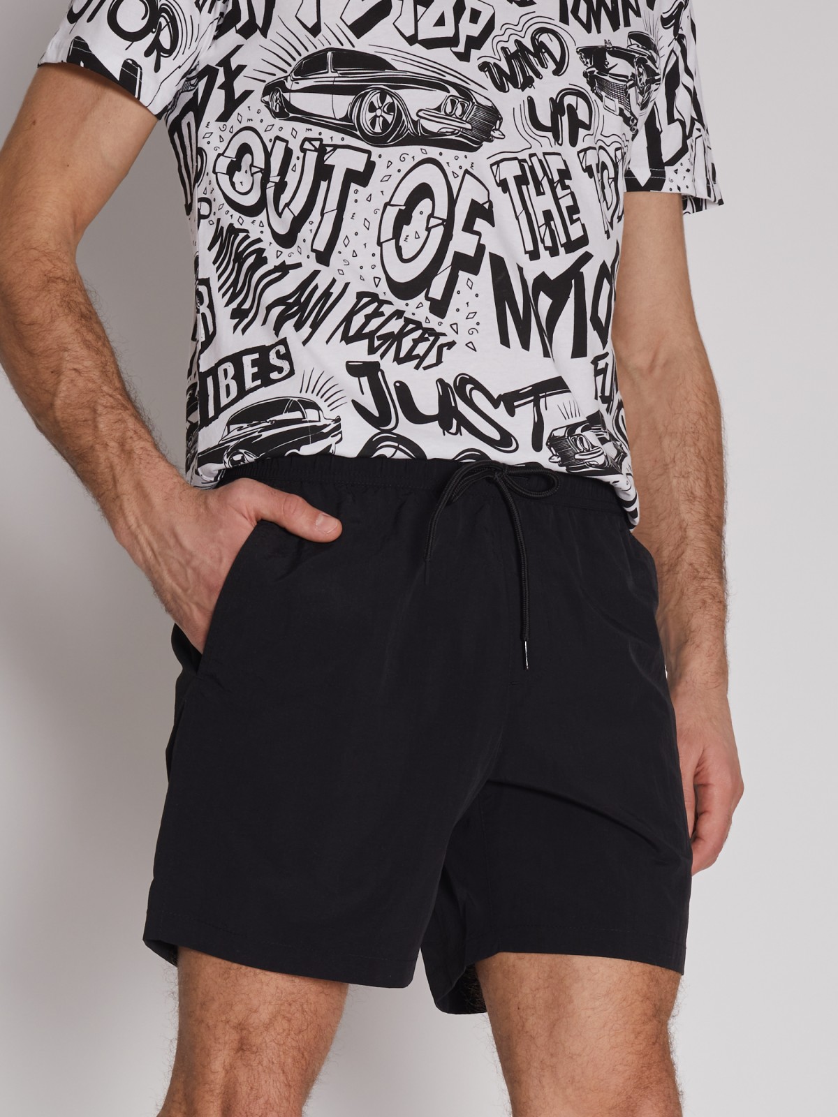 Шорты из нейлона на резинке