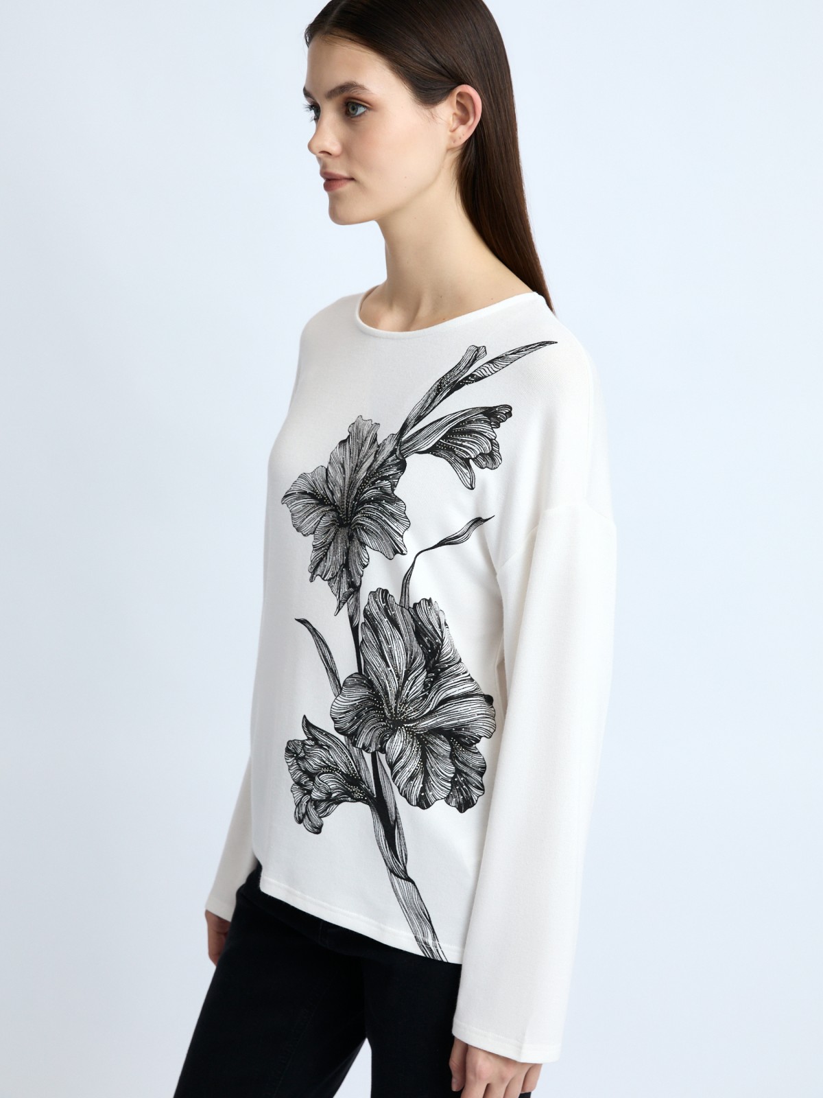 Лонгслив с цветочным принтом и стразами