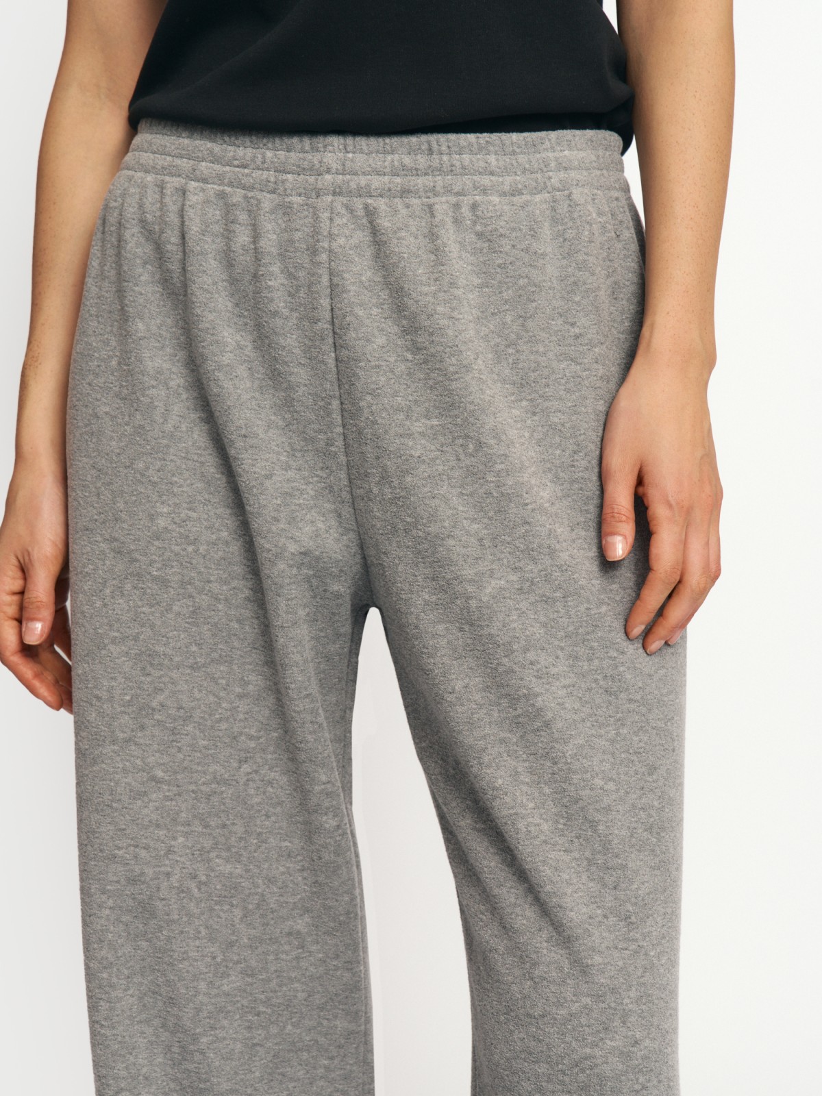 Велюровые брюки на резинке