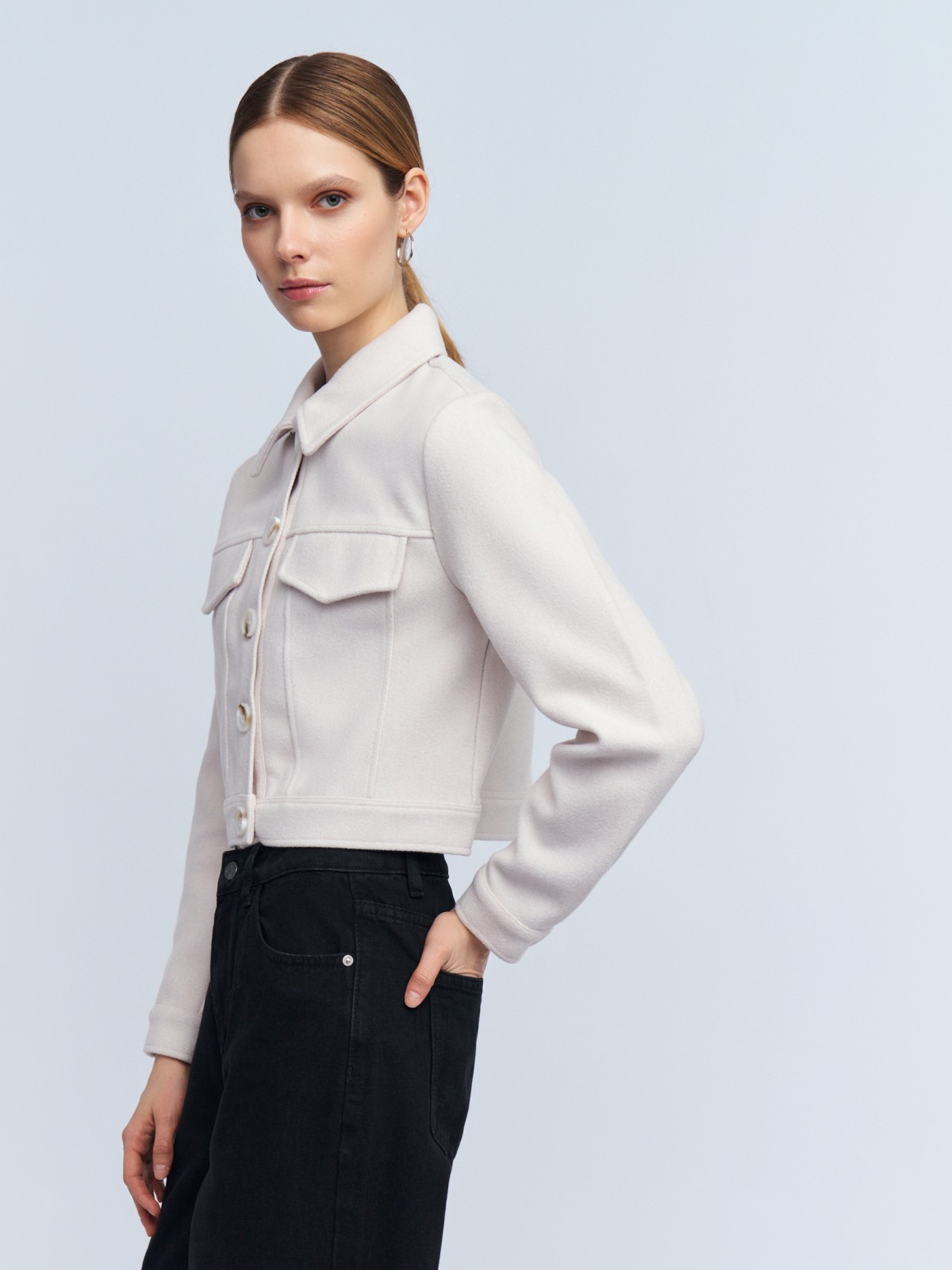 Укороченная куртка-жакет на пуговицах