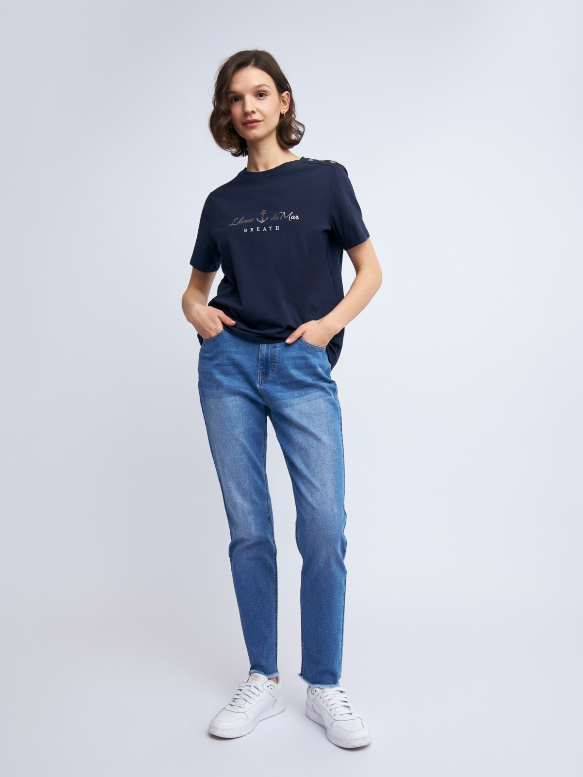 Футболка из хлопка с металлическим декором