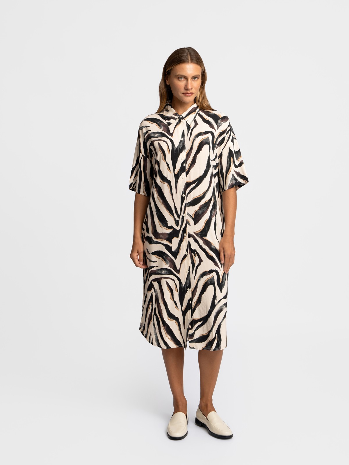 Платье-рубашка миди из вискозы