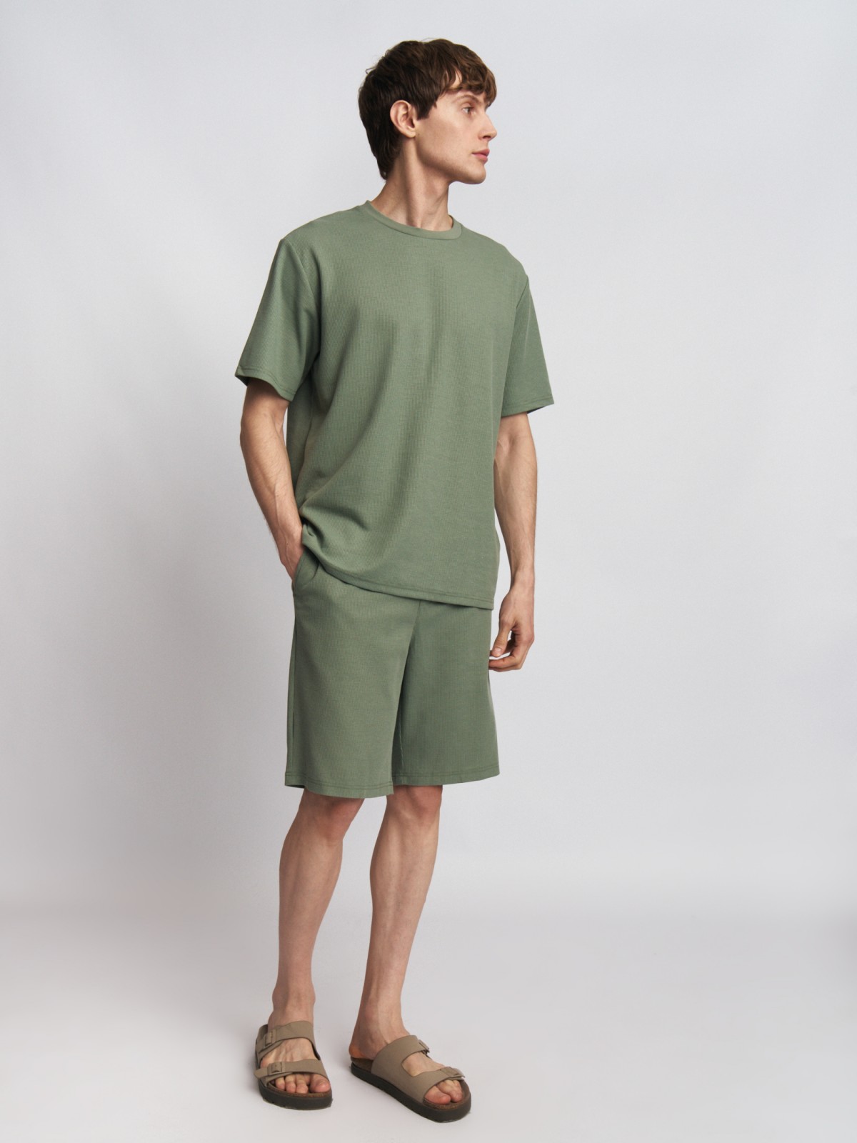 Трикотажные шорты на резинке