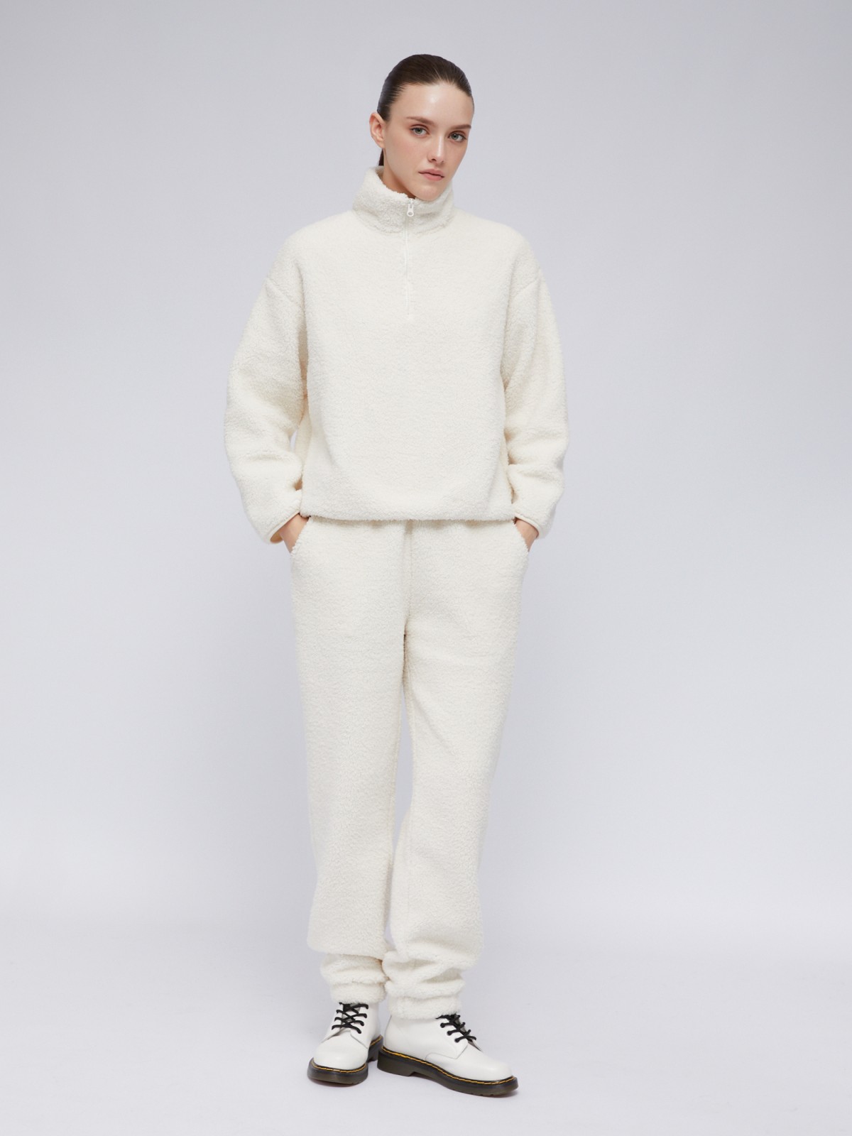 Свитшот из экомеха с воротником-стойкой на молнии