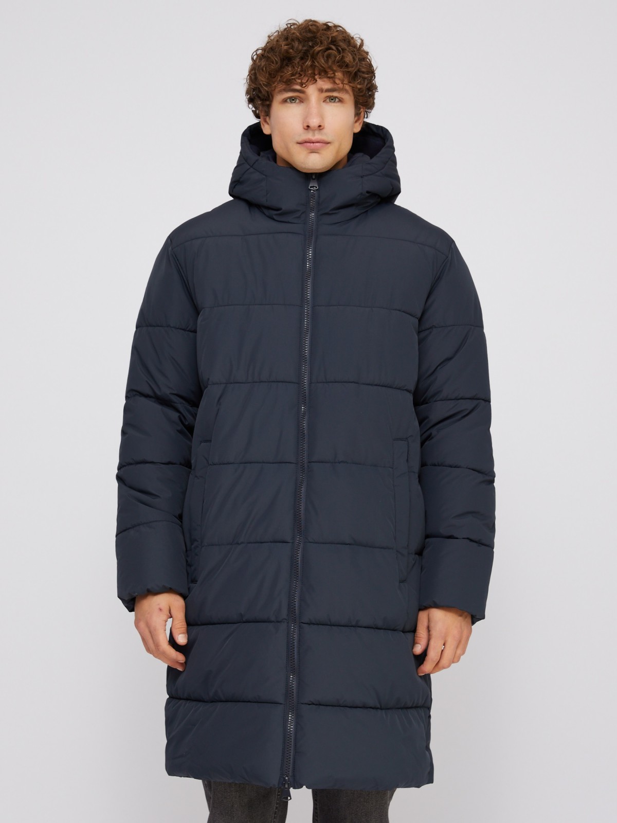 Тёплая удлинённая куртка с капюшоном