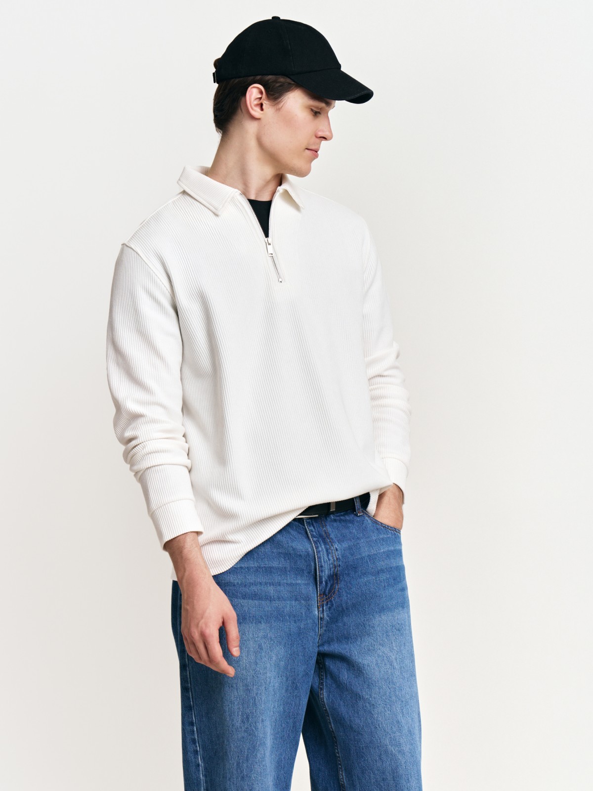 Однотонный свитшот с воротником