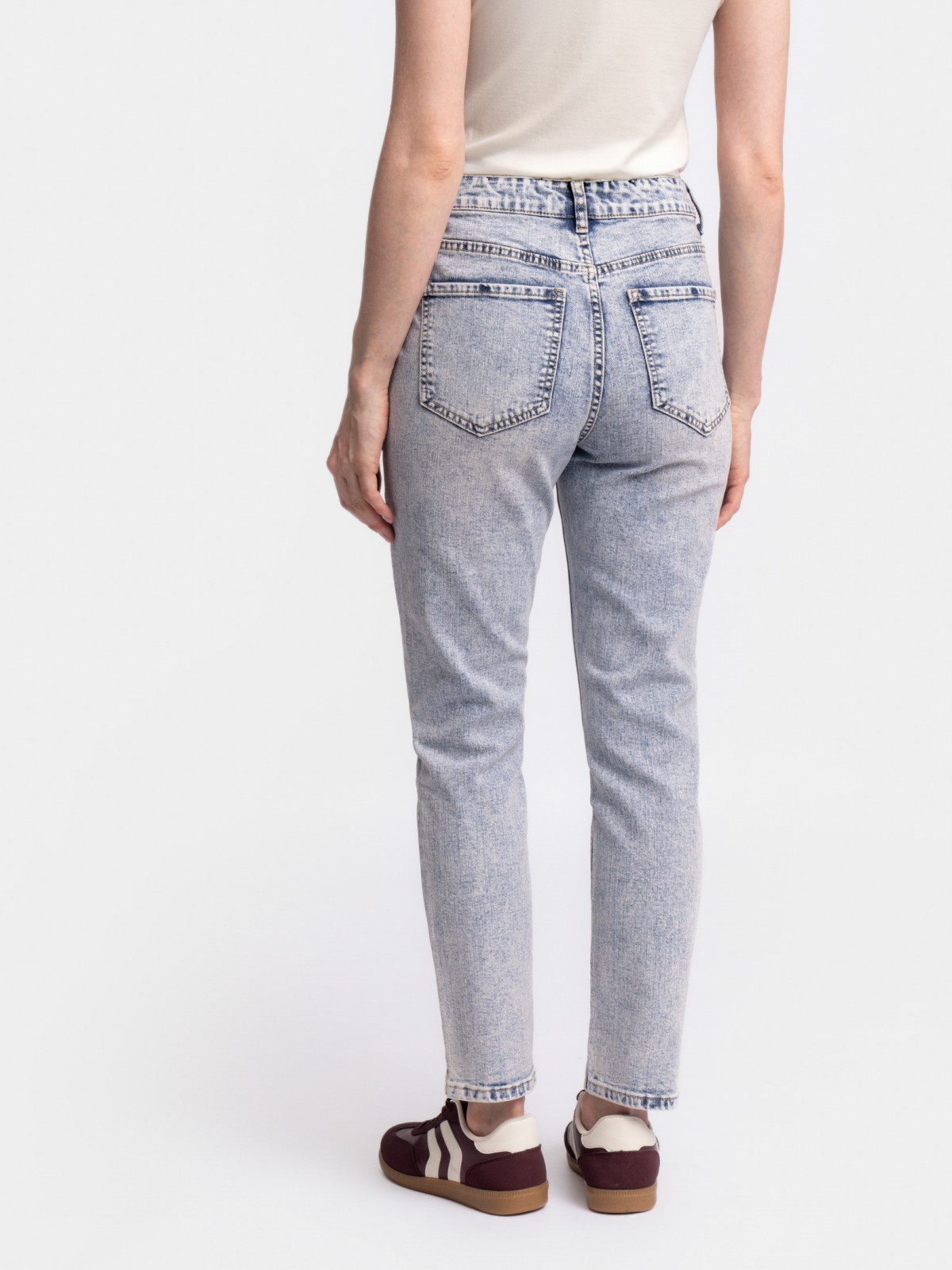 Джинсы силуэта Boyfriend