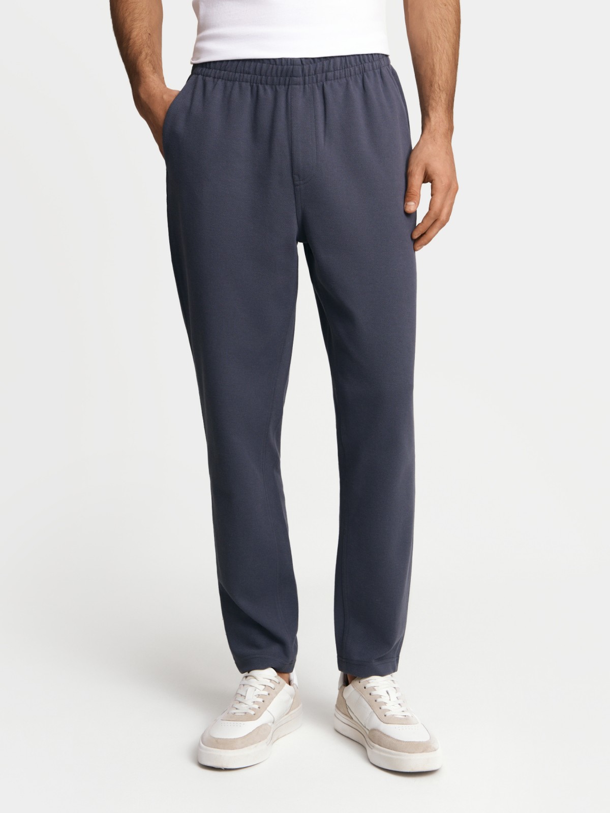 Брюки на резинке в спортивном стиле