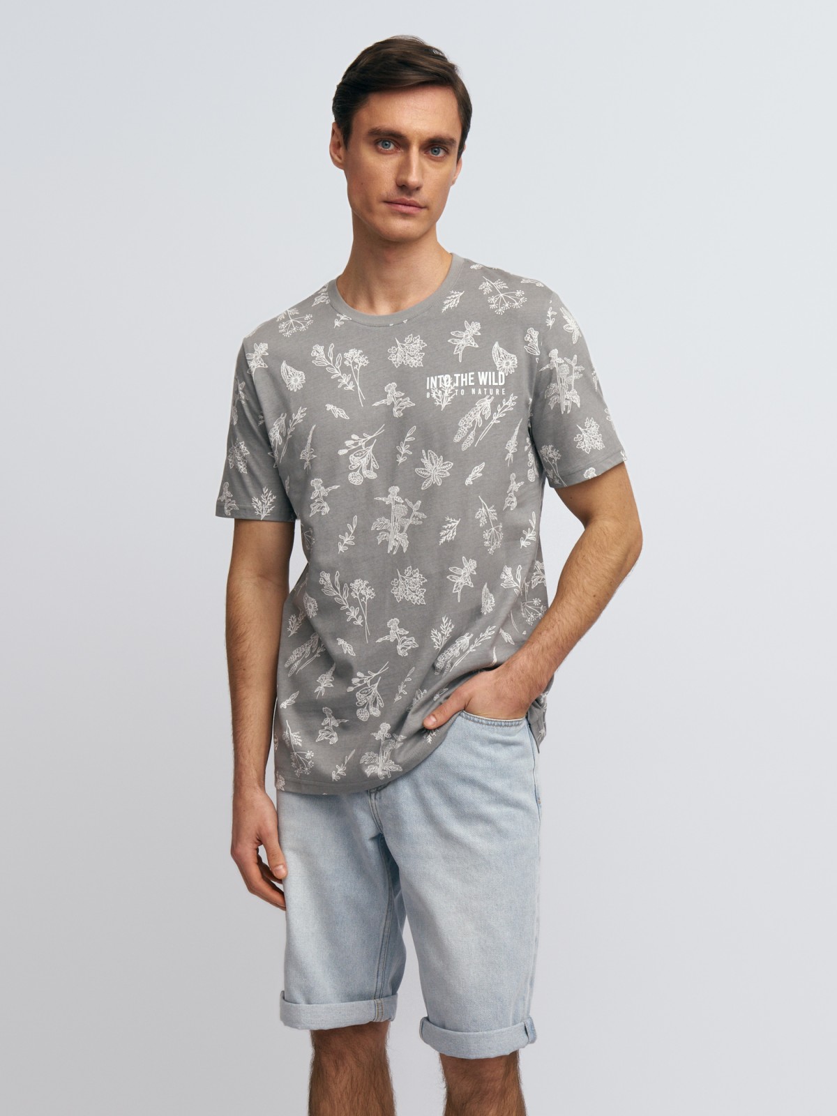 Футболка из хлопка с растительным принтом