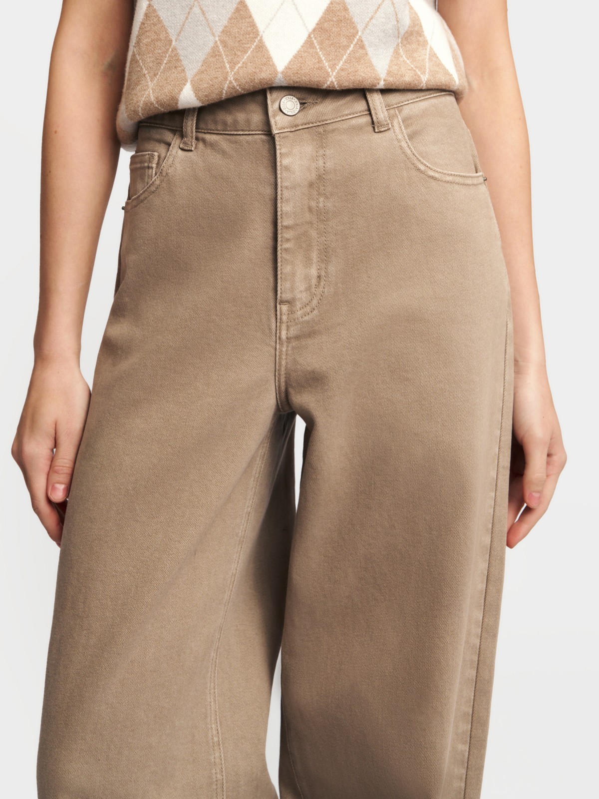 Джинсы силуэта Wide