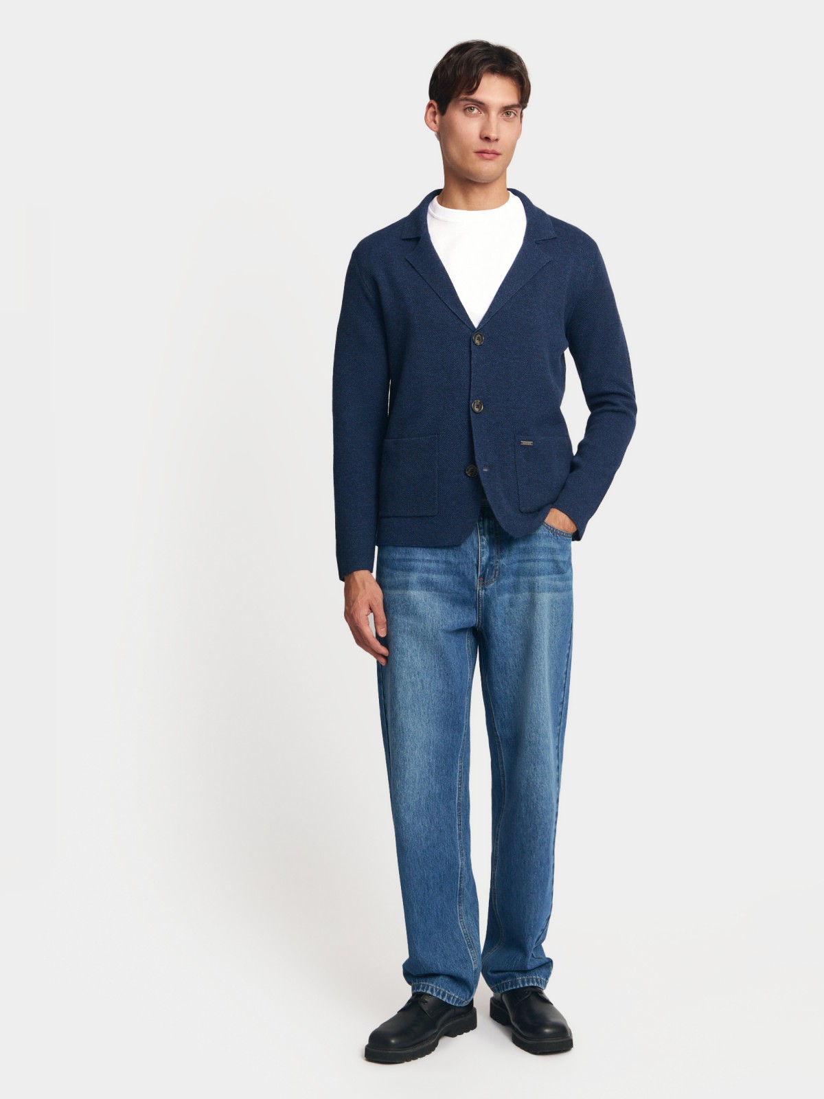 Вязаный кардиган на пуговицах с воротником и карманами