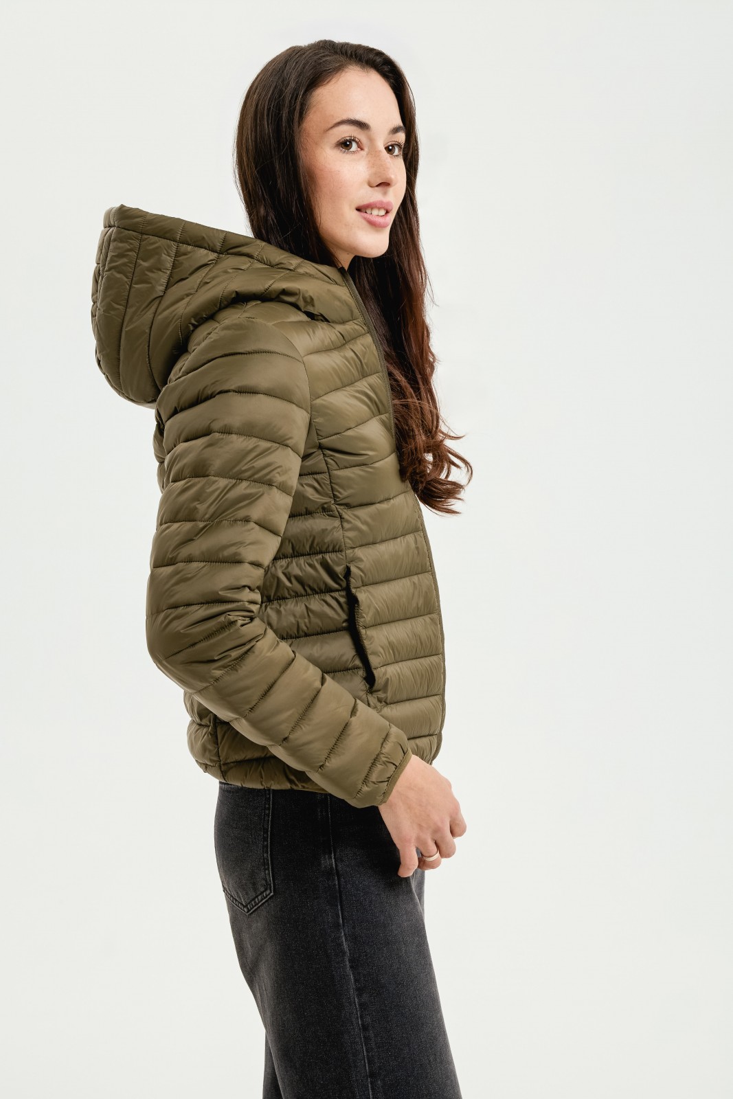 Тёплая стёганая куртка с капюшоном