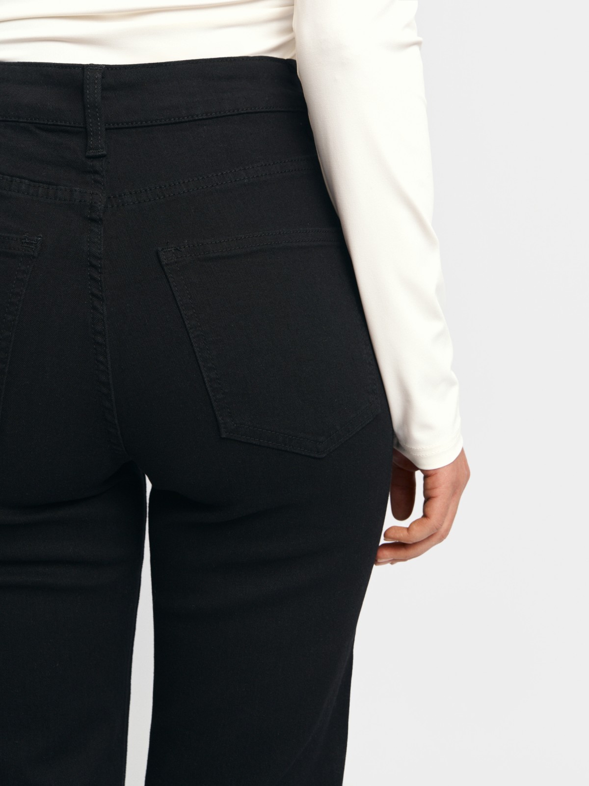 Джинсы силуэта Bootcut с высокой посадкой