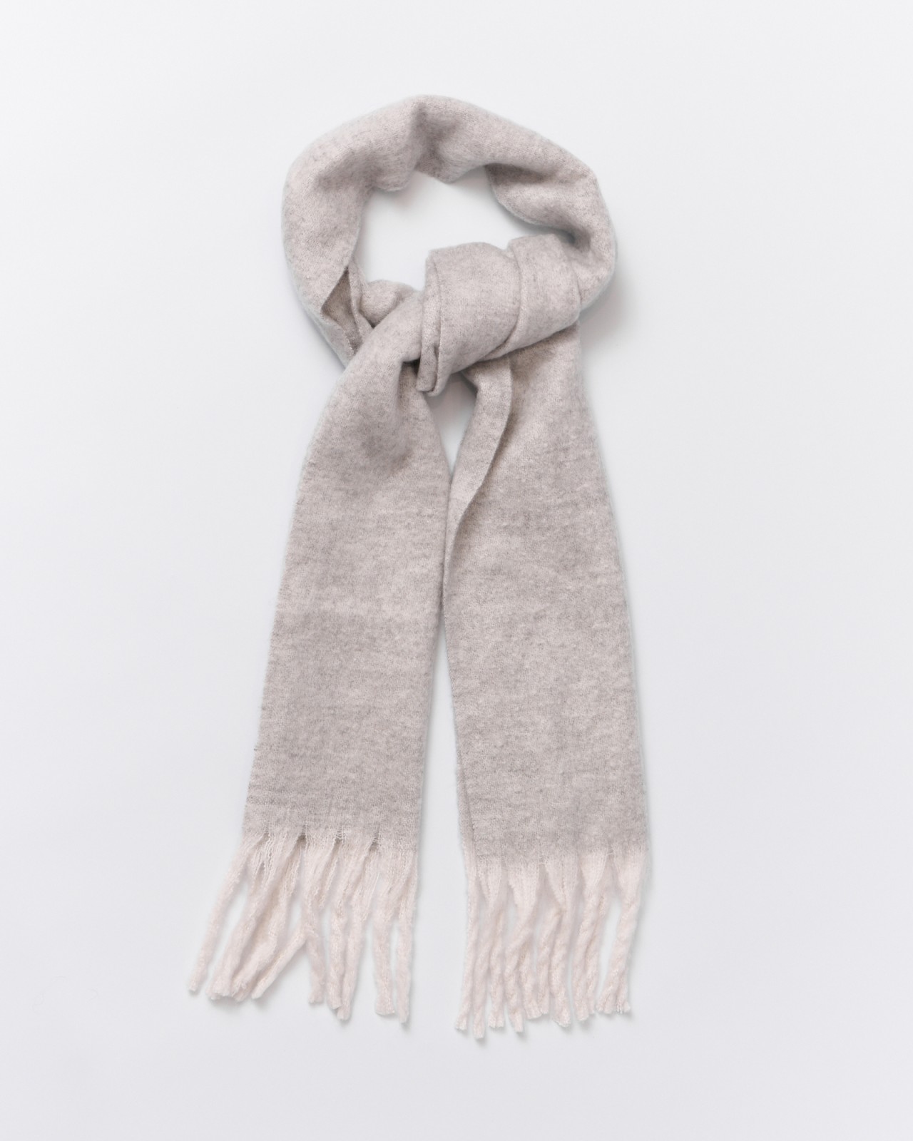Тёплый шарф с длинной бахромой