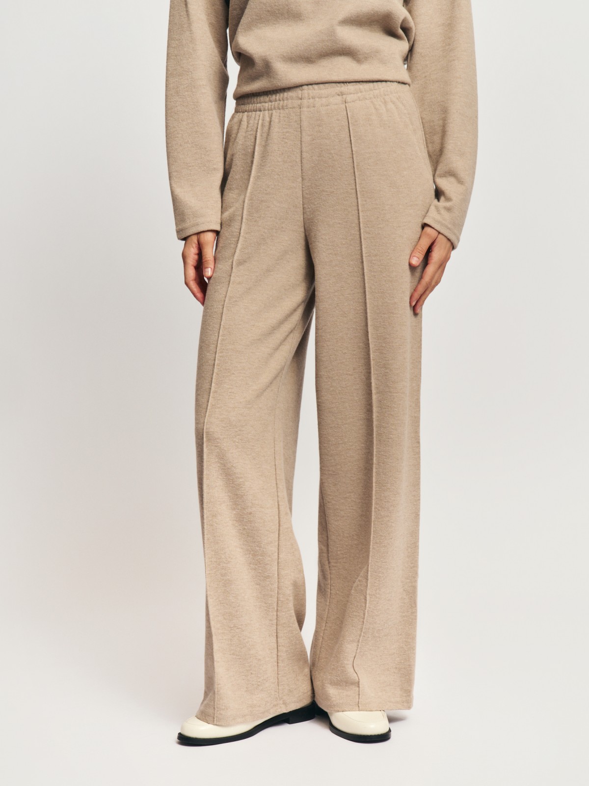 Трикотажные брюки на резинке со стрелками