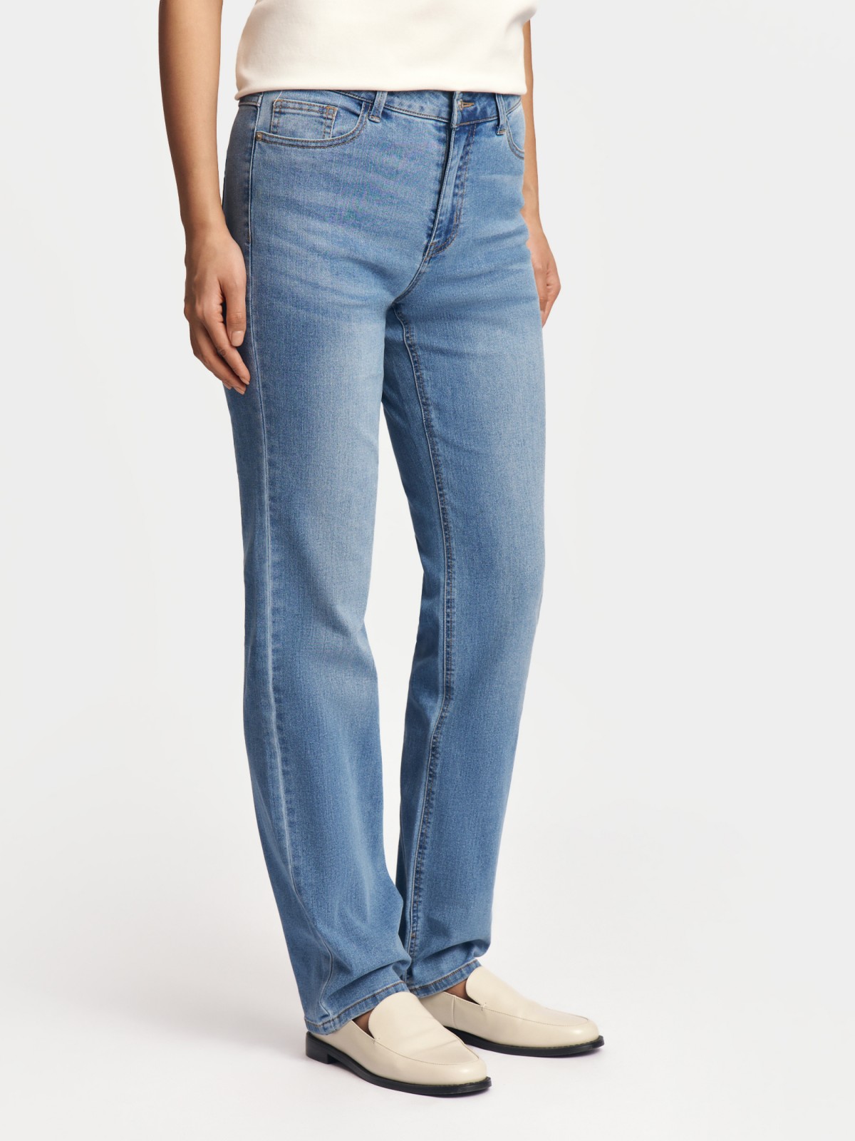 Джинсы прямого силуэта со средней посадкой