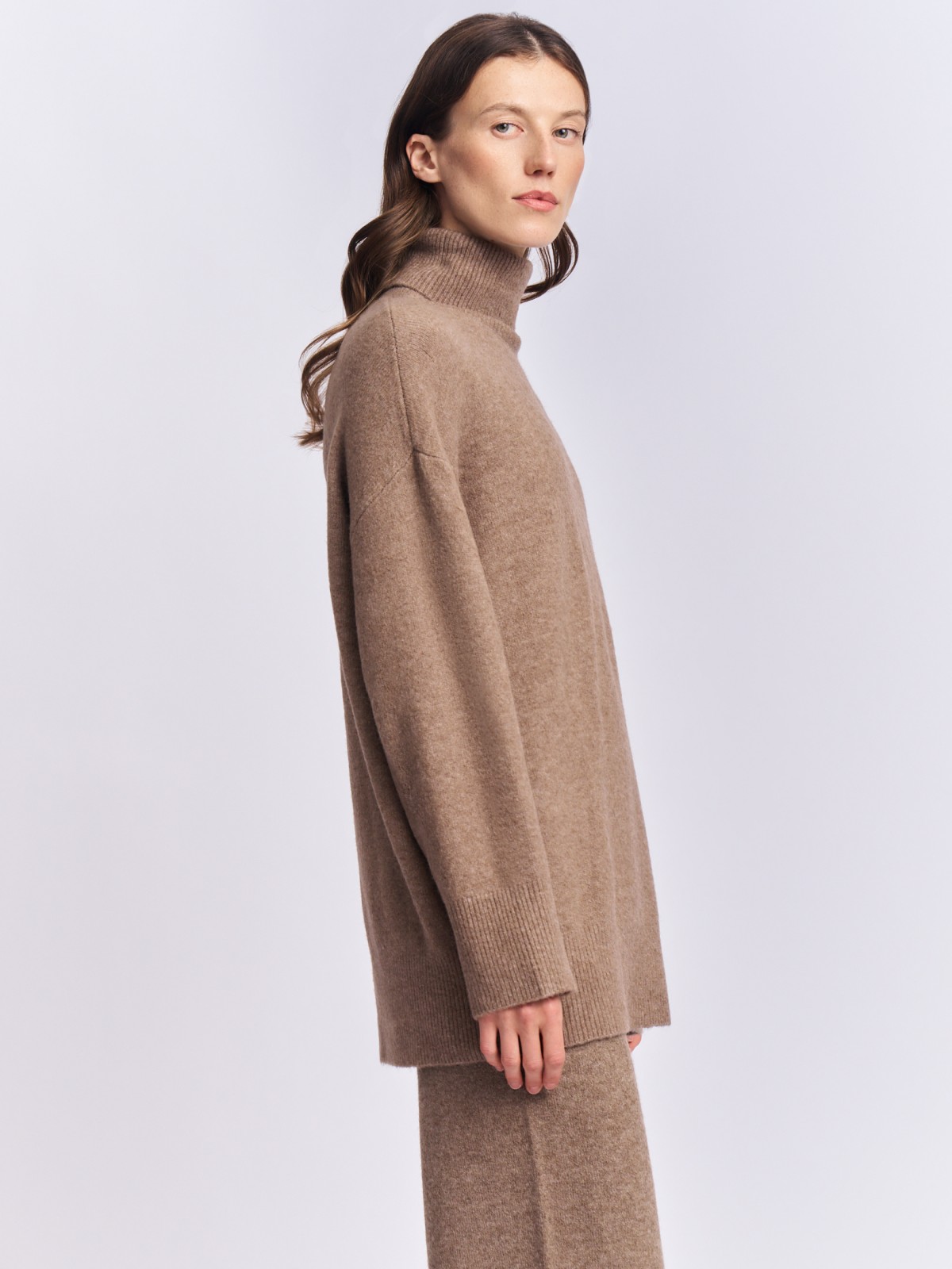 Длинный вязаный свитер с шерстью