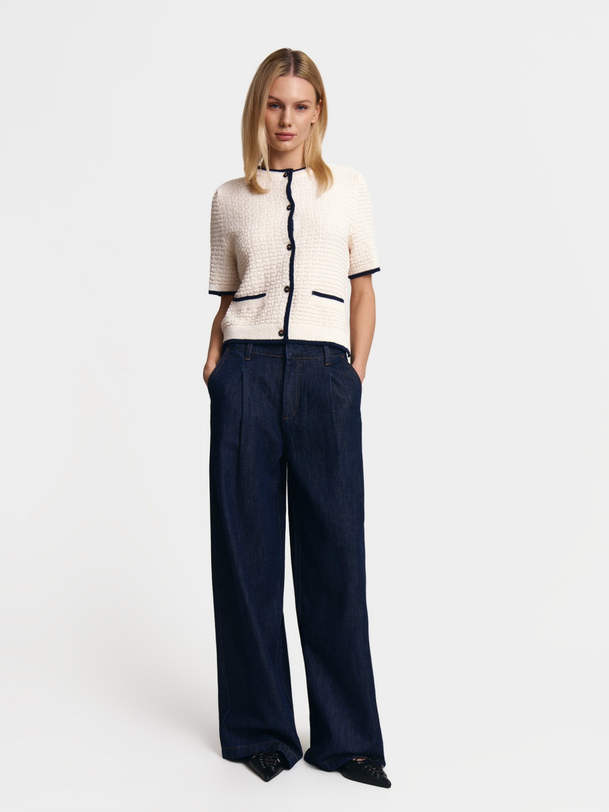 Джинсы силуэта Wide с защипами