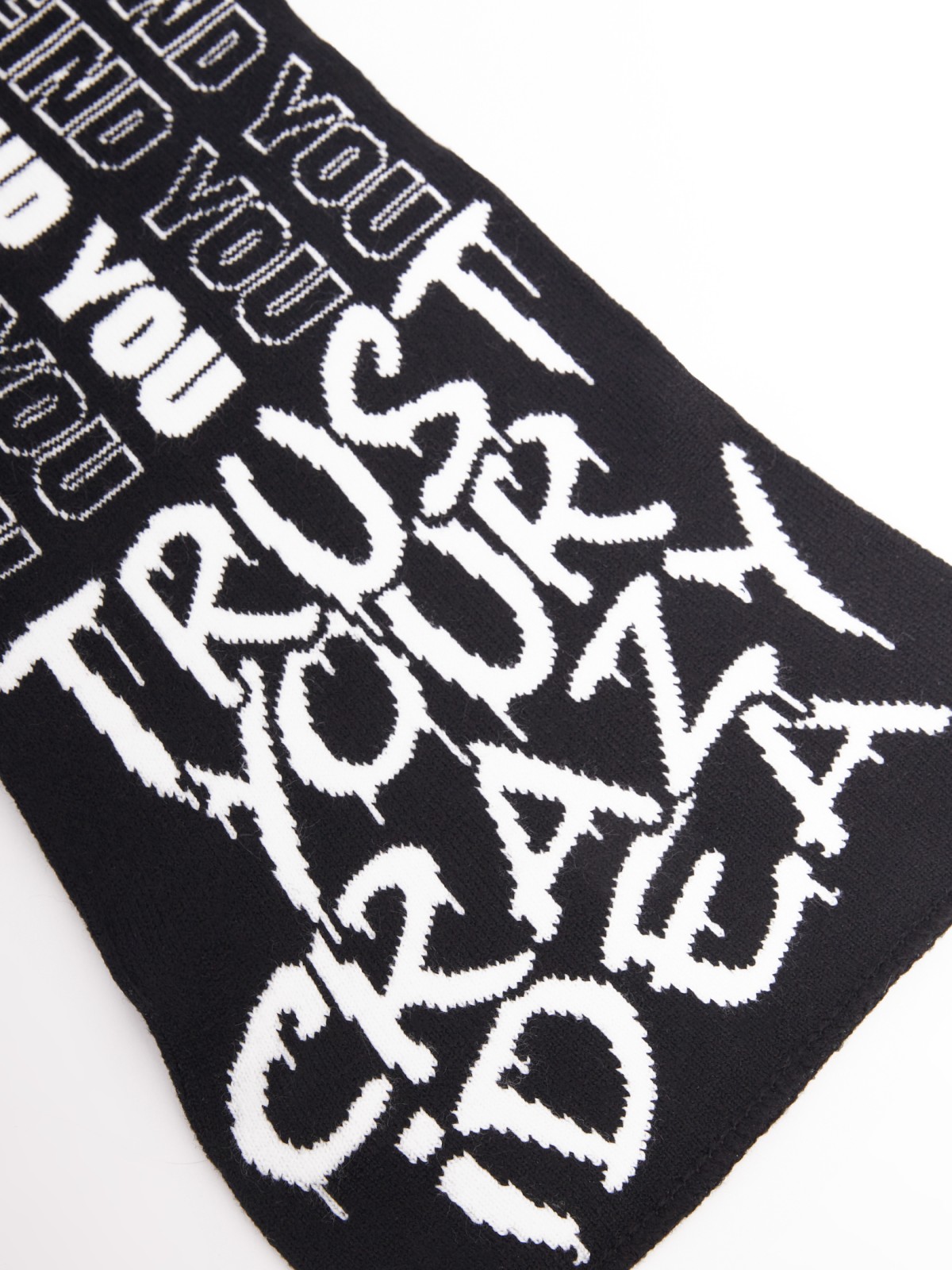 Вязаный трикотажный шарф с надписями zolla 02342914G025, цвет черный, размер No_size - фото 3