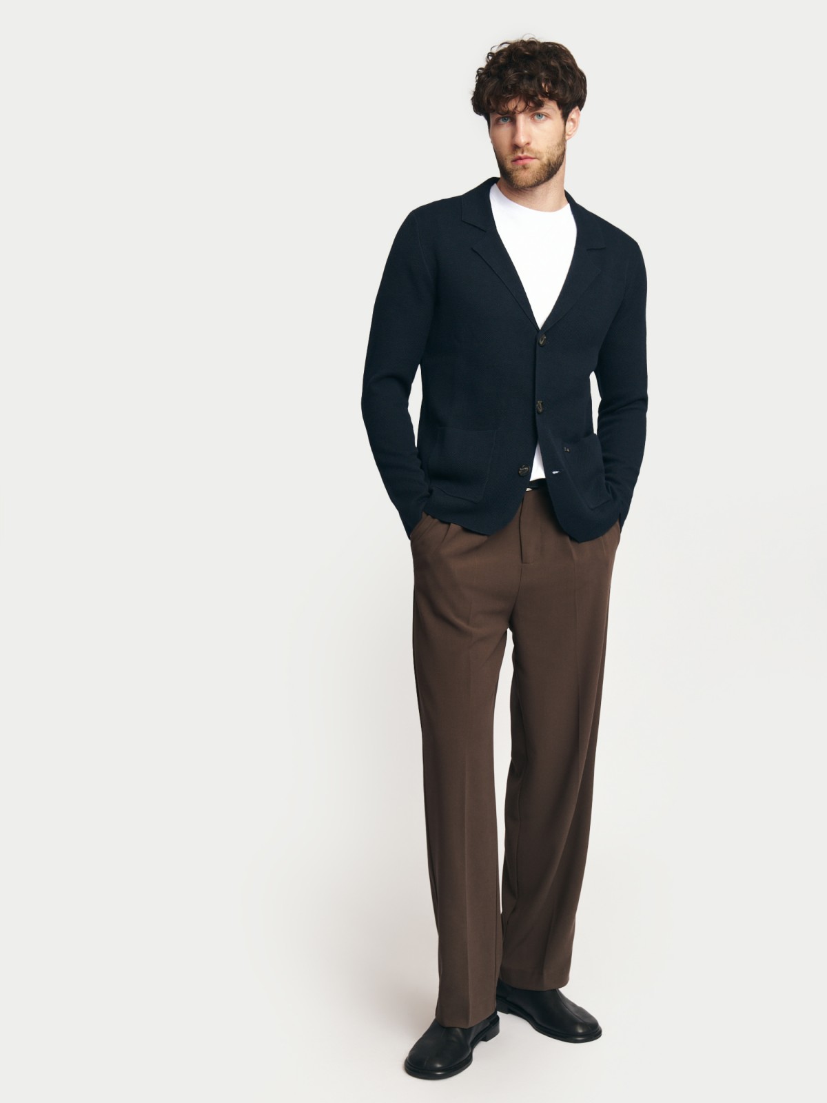 Вязаный кардиган на пуговицах с воротником и карманами