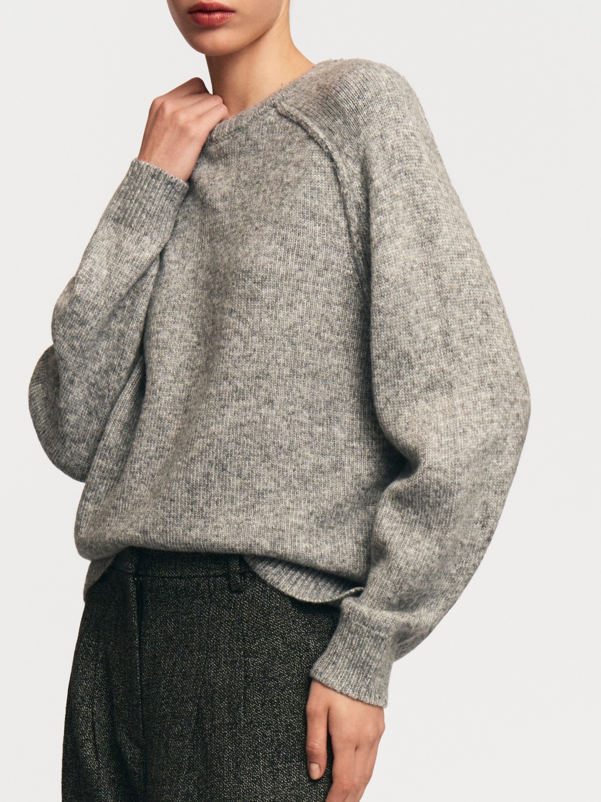 Вязаный джемпер с фактурными швами