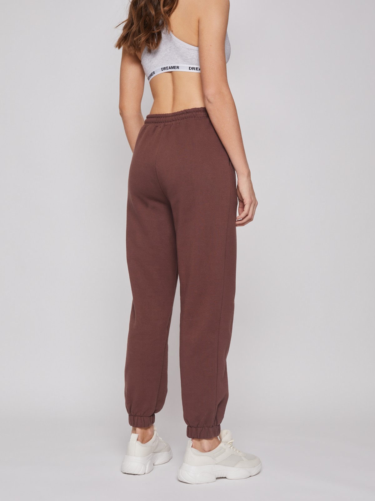 Брюки-джоггеры в спортивном стиле