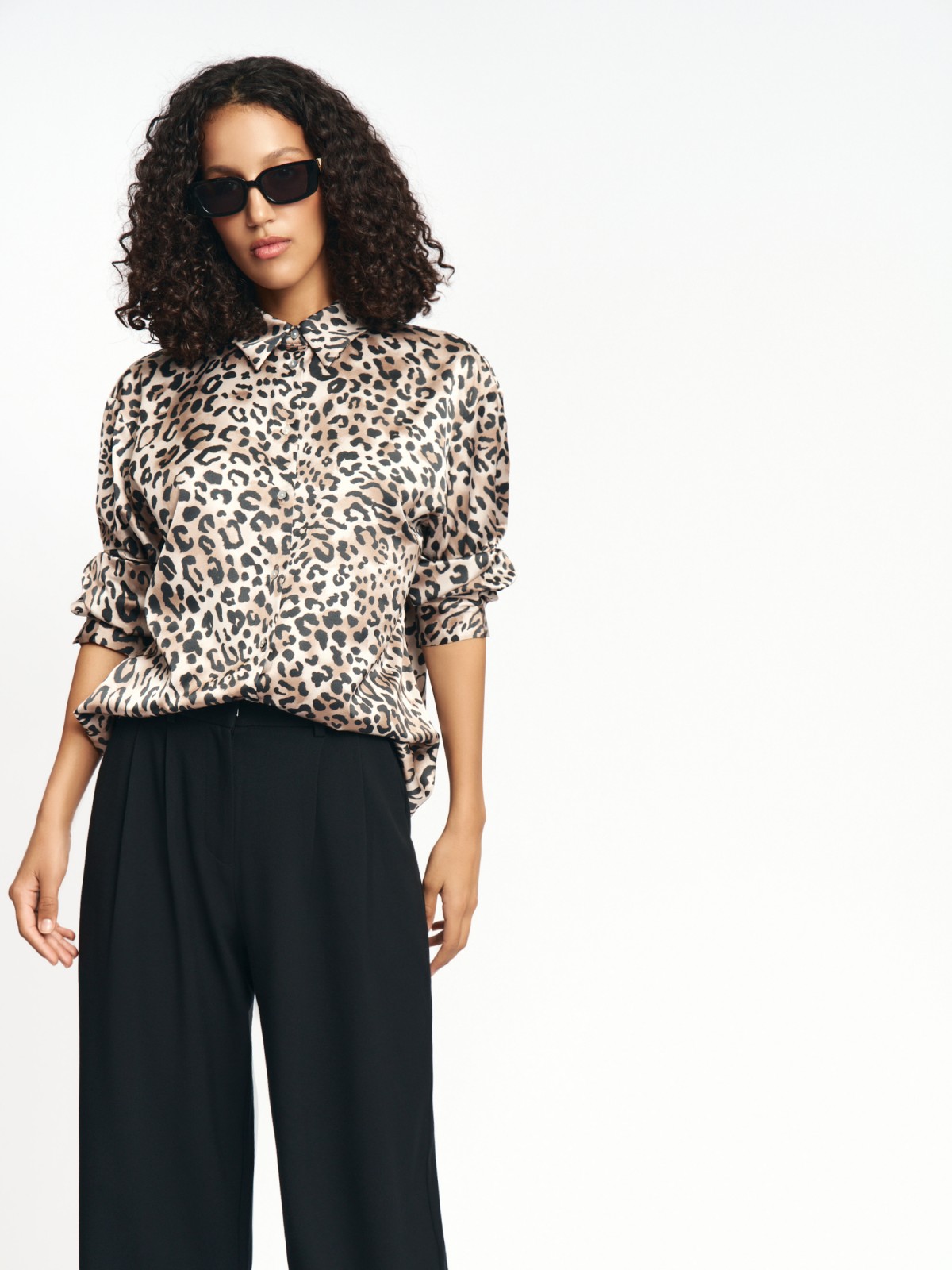 Офисная атласная рубашка леопардовая