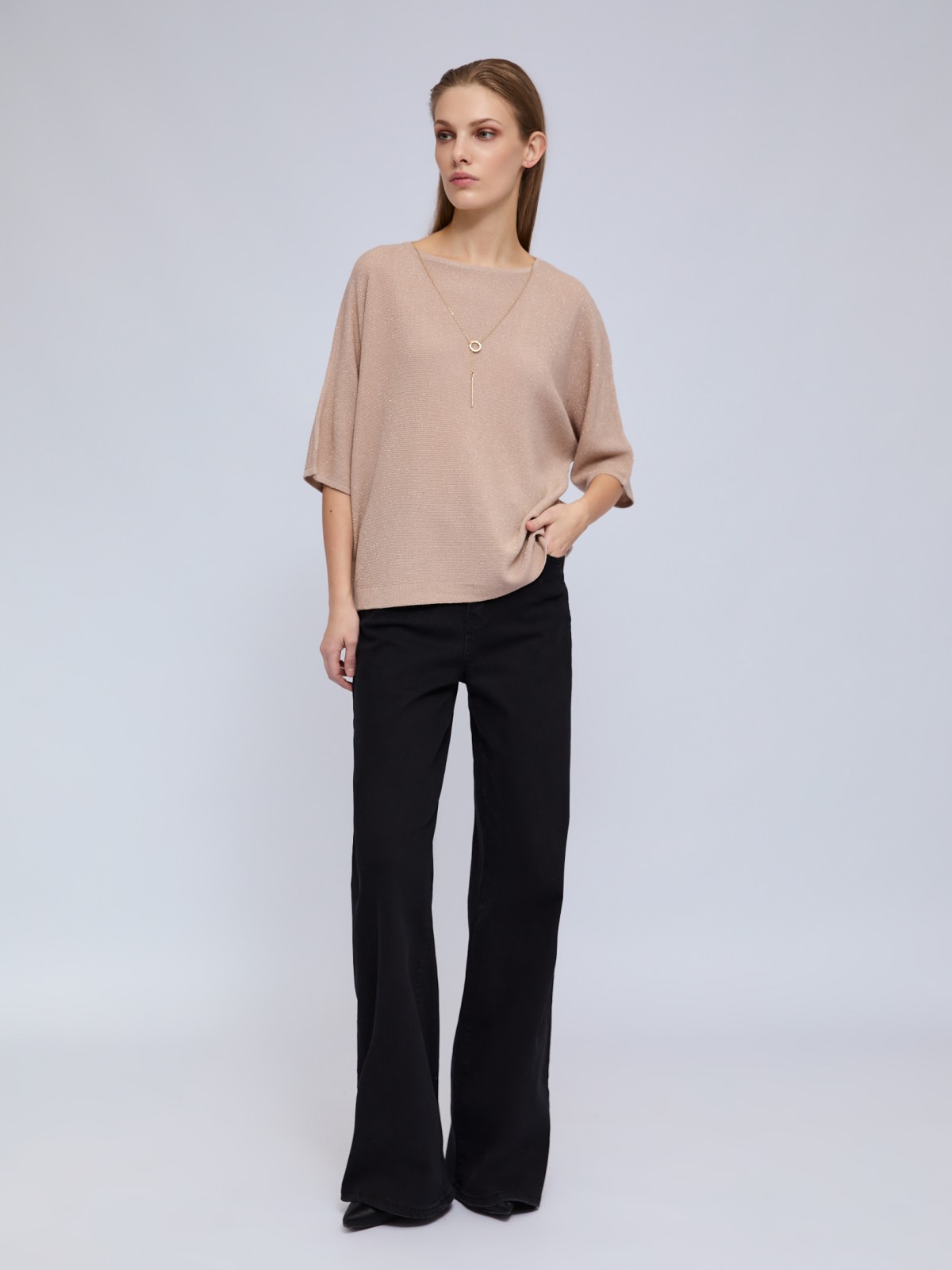 Блестящий джемпер с люрексом и декоративной подвеской