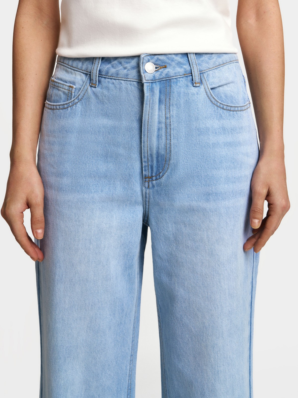 Джинсы прямого силуэта с высокой посадкой