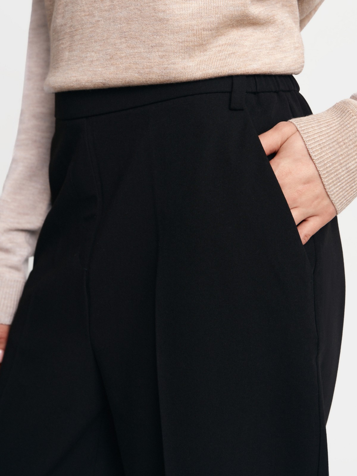 Брюки на резинке со стрелками