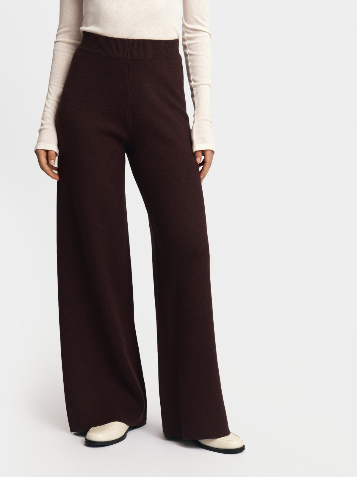 Трикотажные брюки на резинке