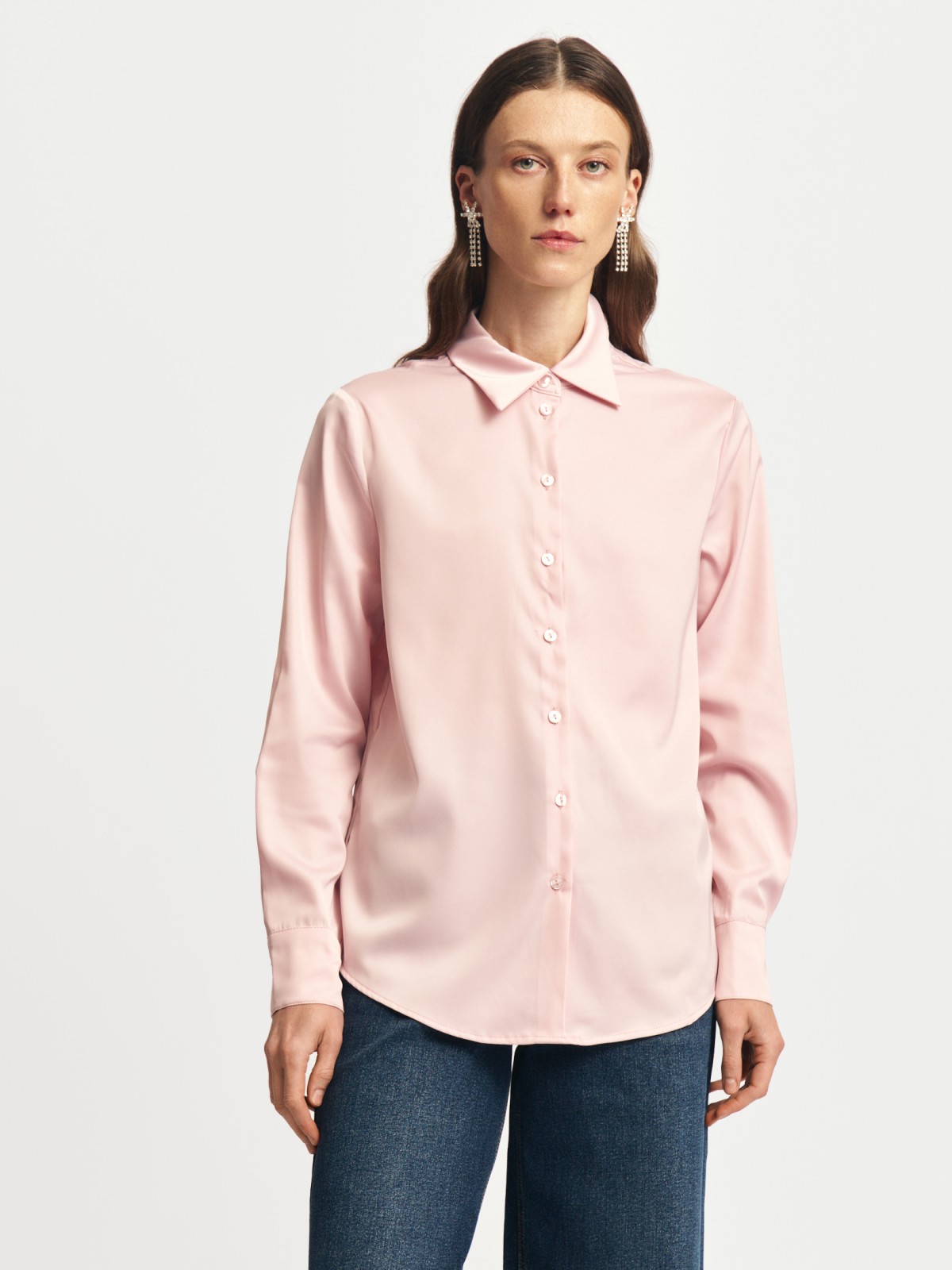 Атласная прямая рубашка с длинным рукавом