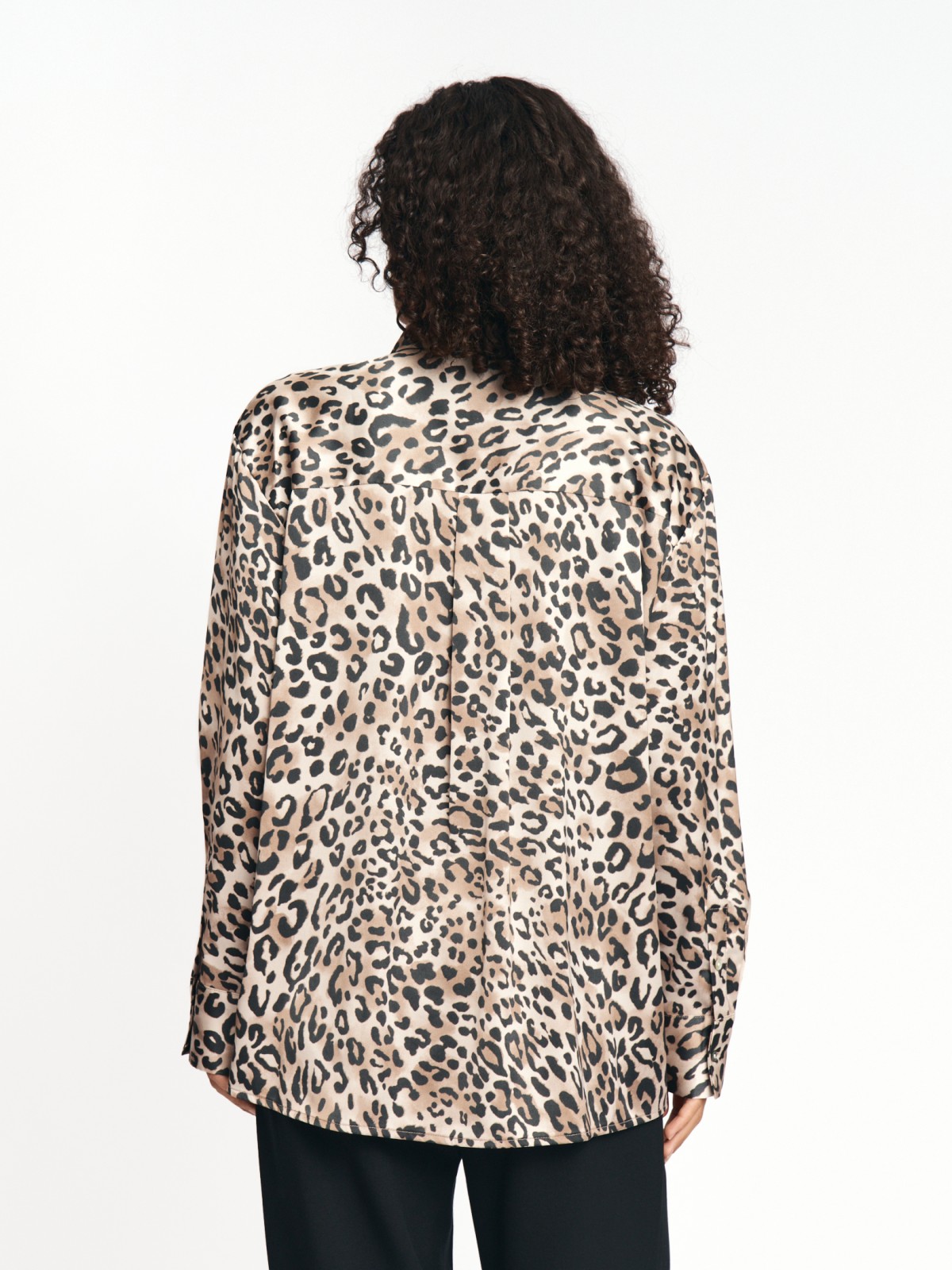 Офисная атласная рубашка леопардовая