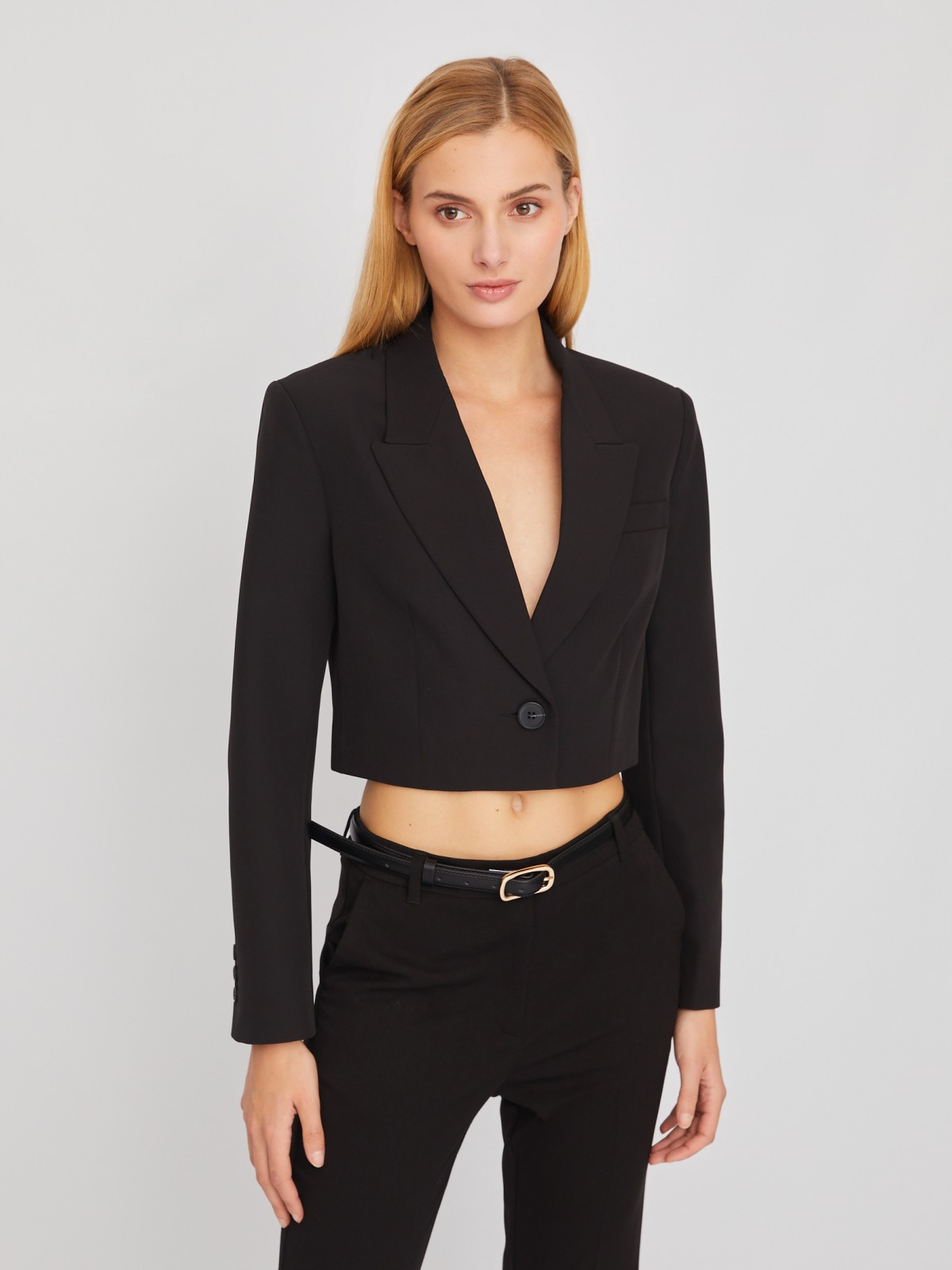 Однобортный кроп жакет на пуговице