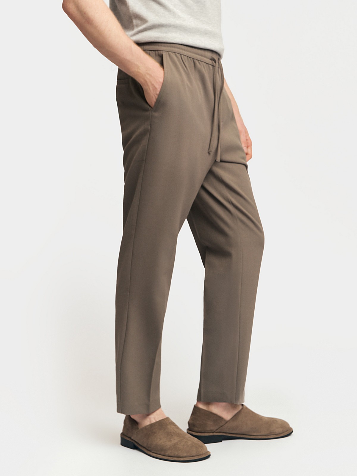 Брюки на резинке со стрелками