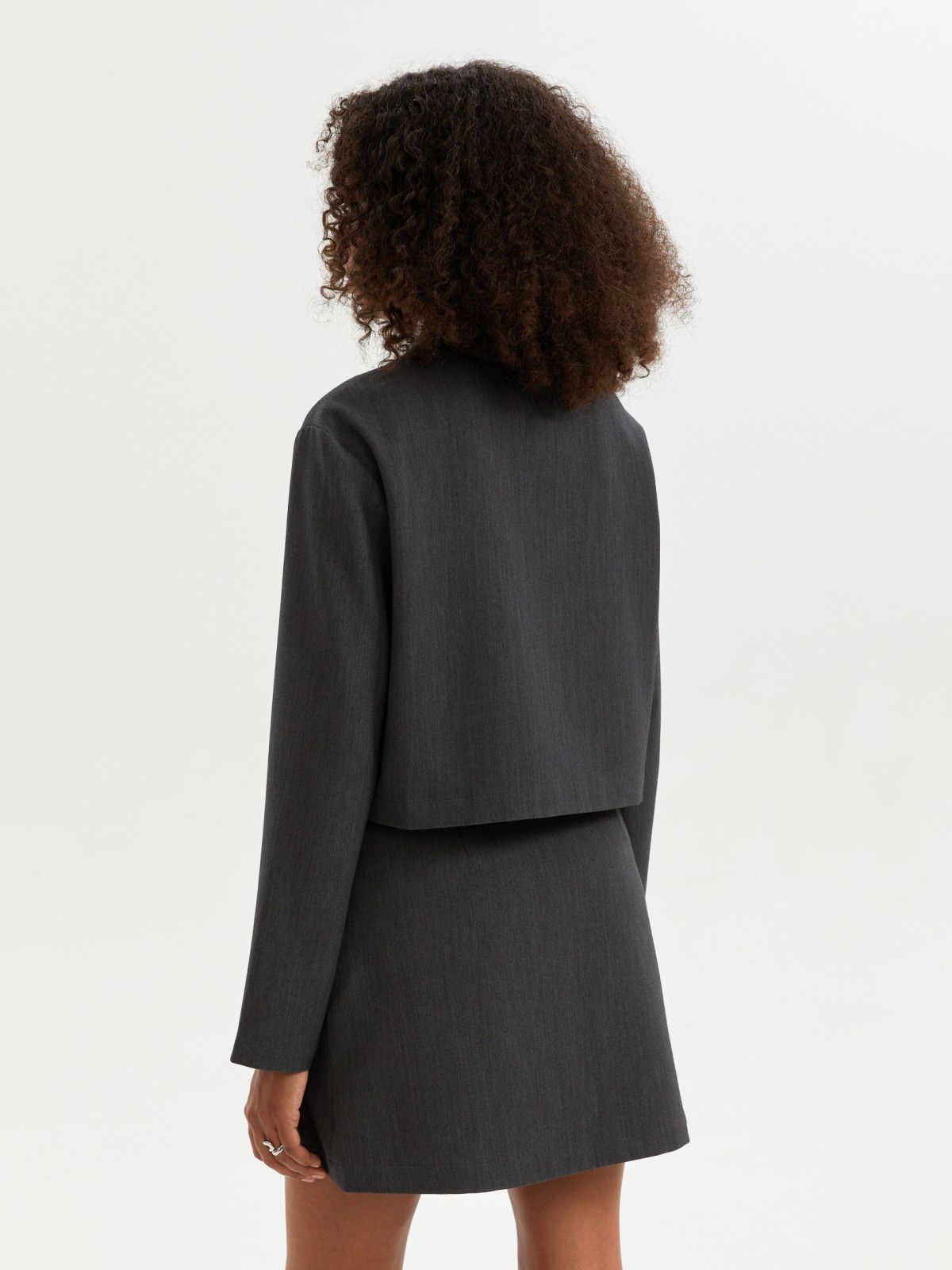 Короткий жакет на кнопках