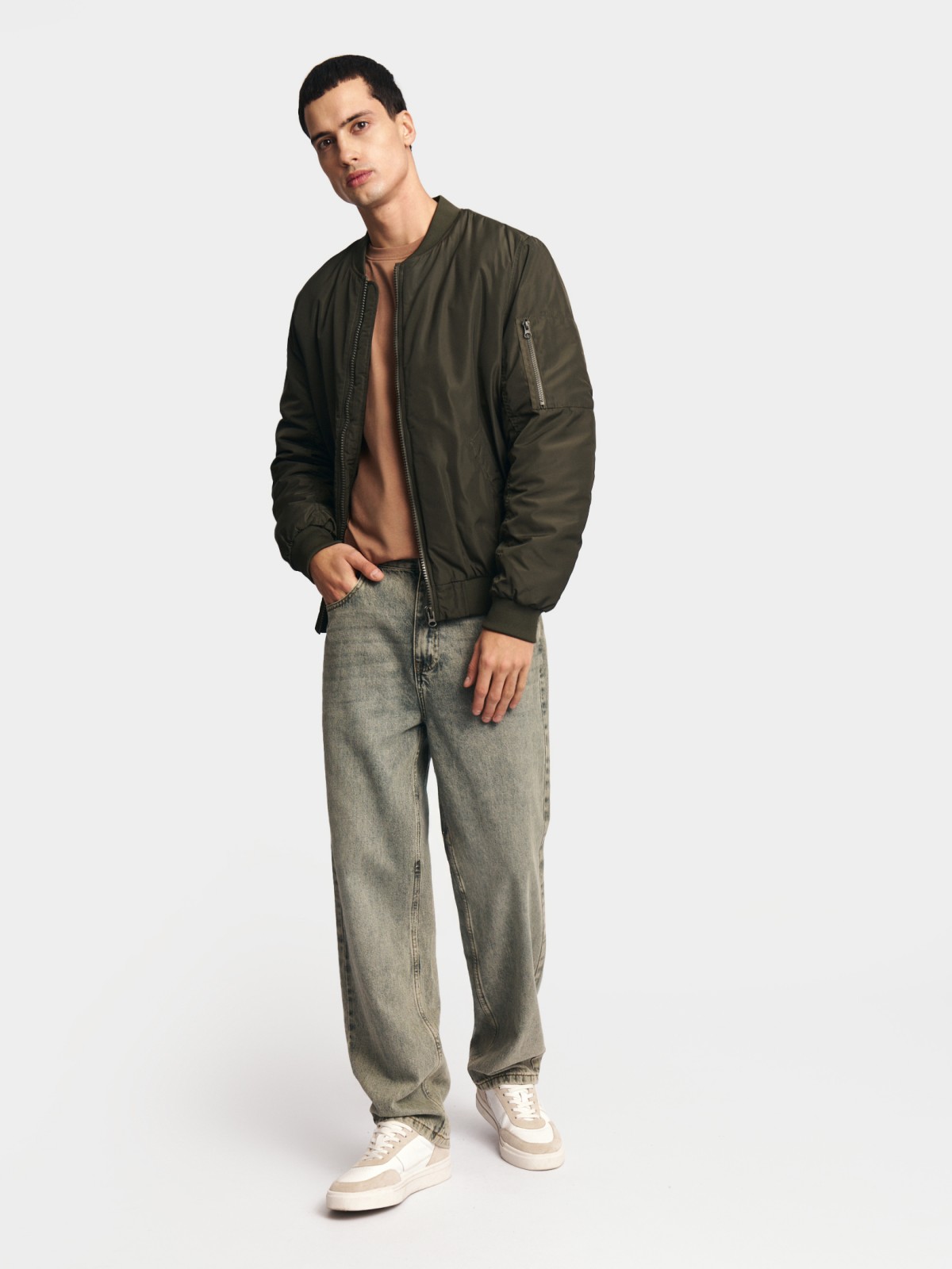 Утеплённая куртка-бомбер с воротником-стойкой