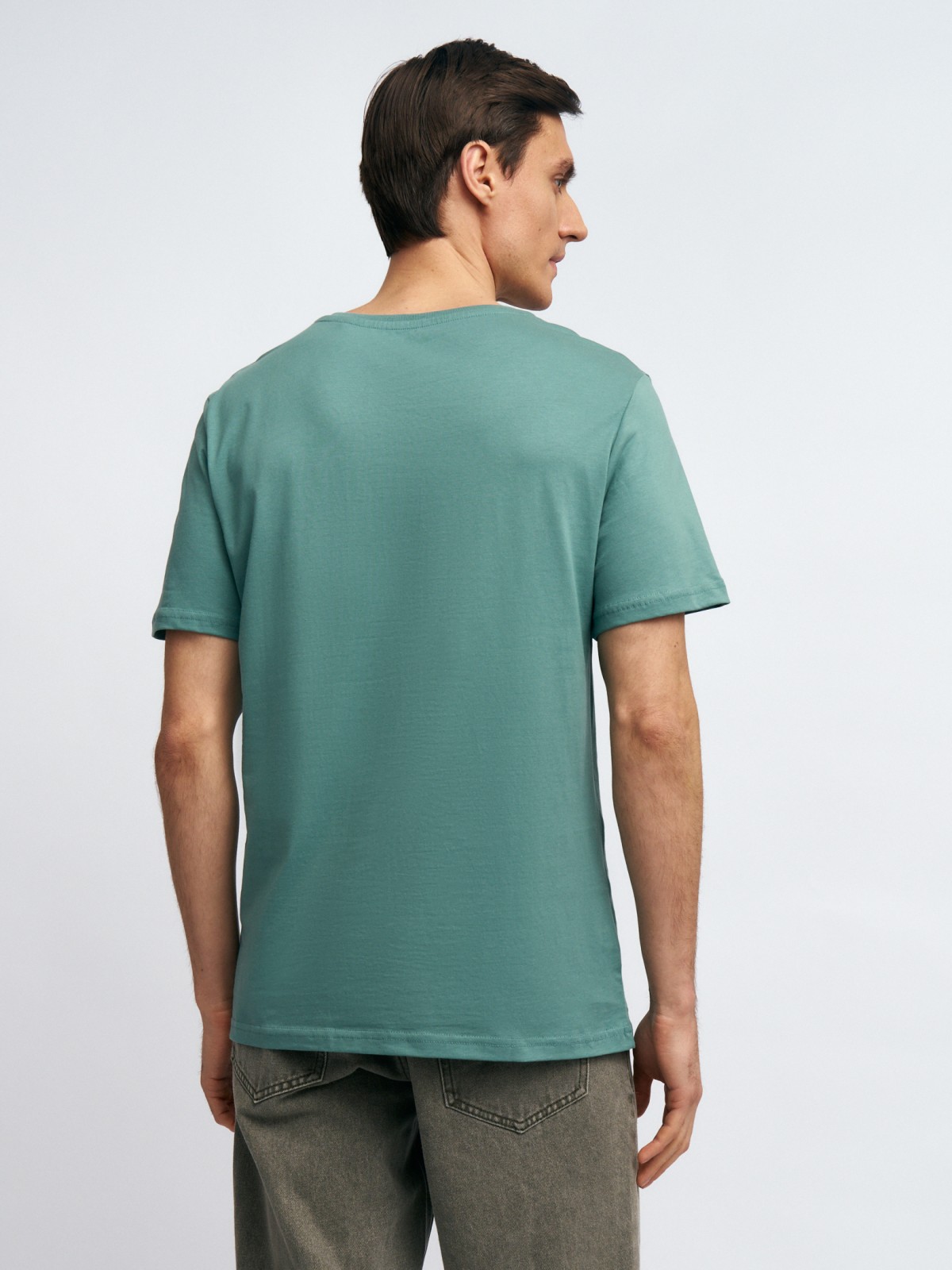 Футболка из хлопка с треугольным вырезом