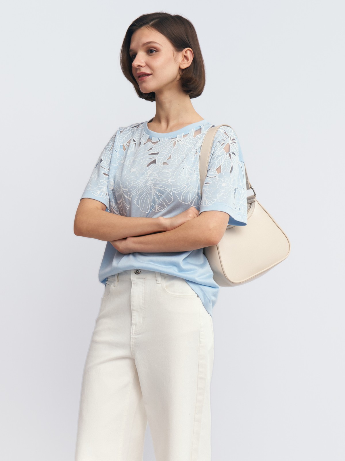 Футболка с ажурным узором на кокетке и рукавах