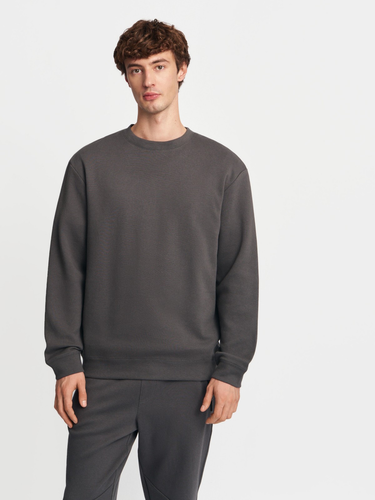 Свитшот прямого кроя с длинным рукавом